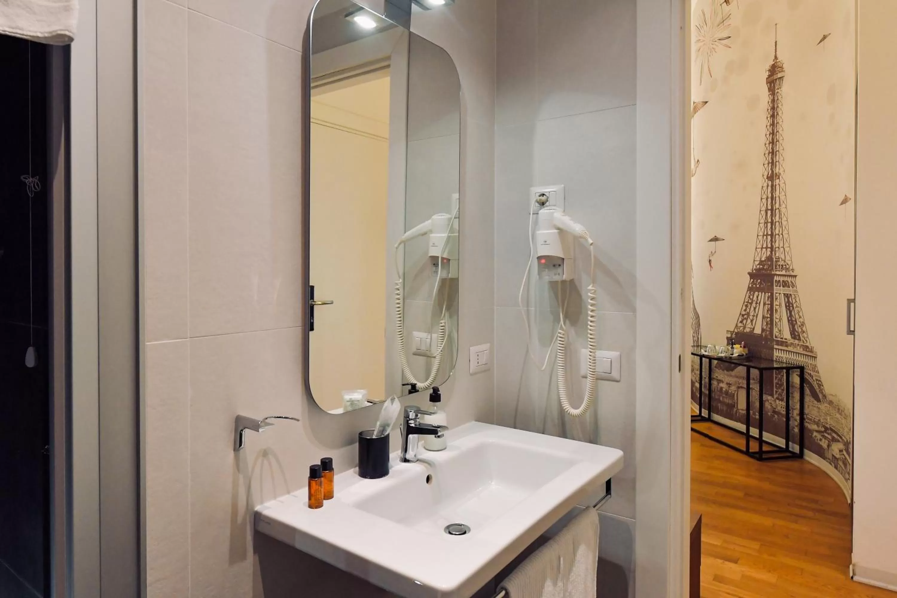 Bathroom in Suites Farnese Design