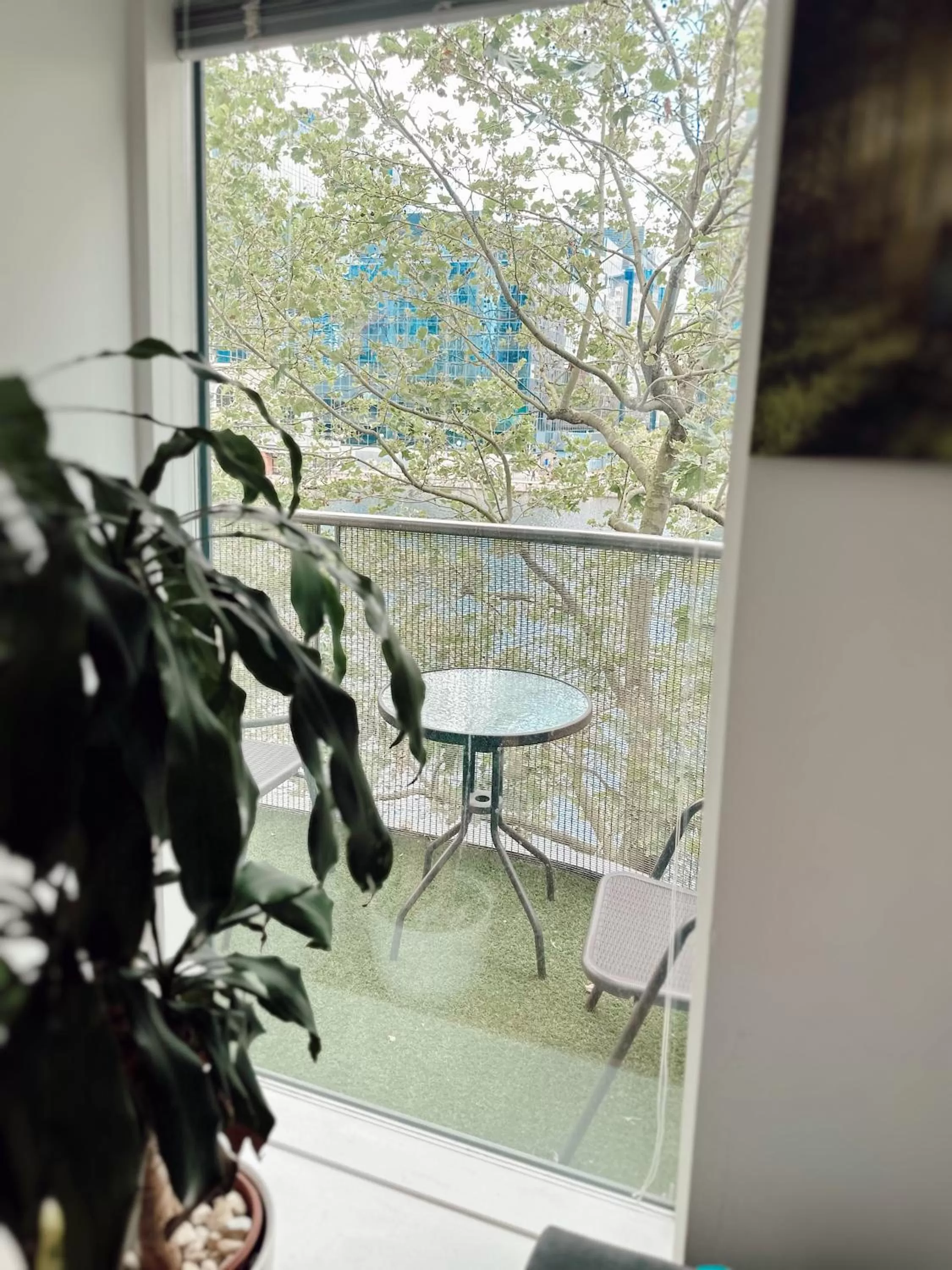 Patio in Canary Wharf - Luxury Apartments