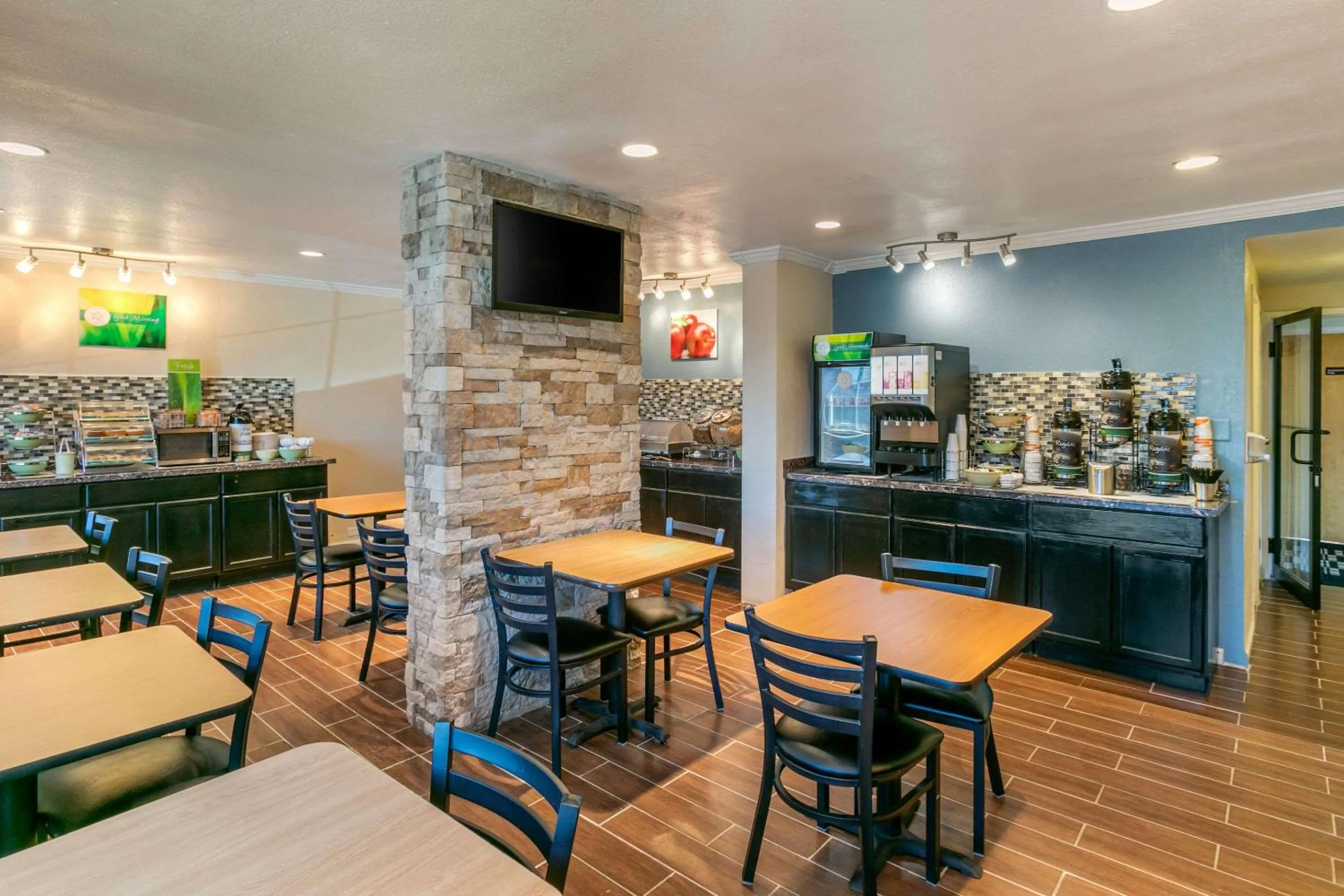 Restaurant/places to eat in Quality Inn Rawlins I-80