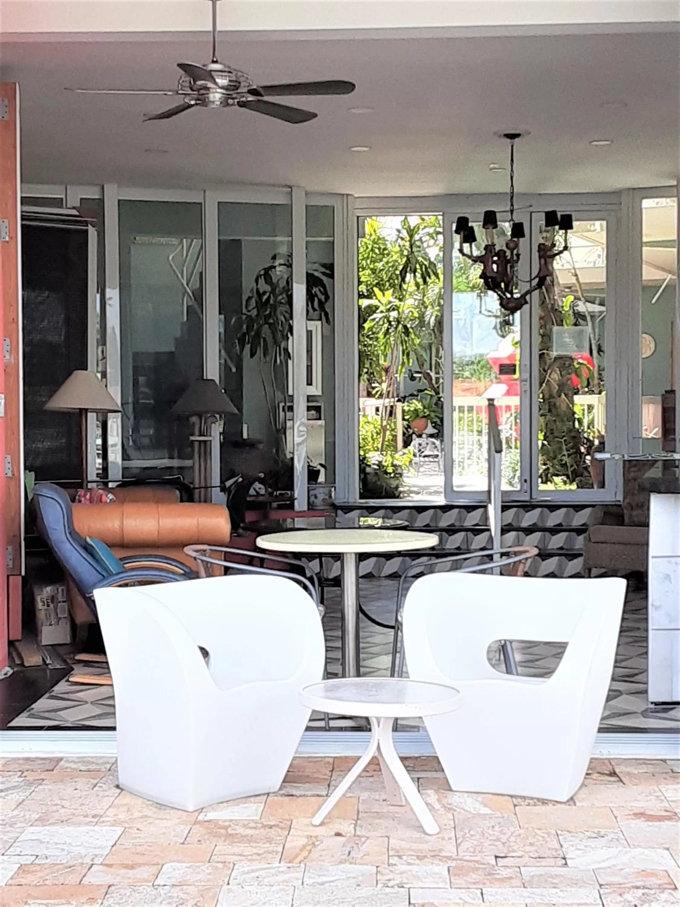 Patio in Manhattan Tower Apartment Hotel