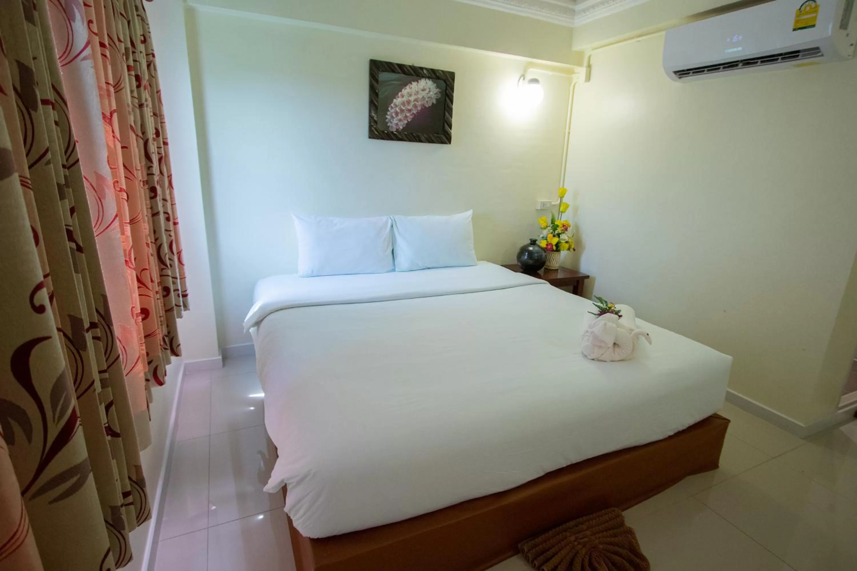 Photo of the whole room, Bed in Anchalee Resort