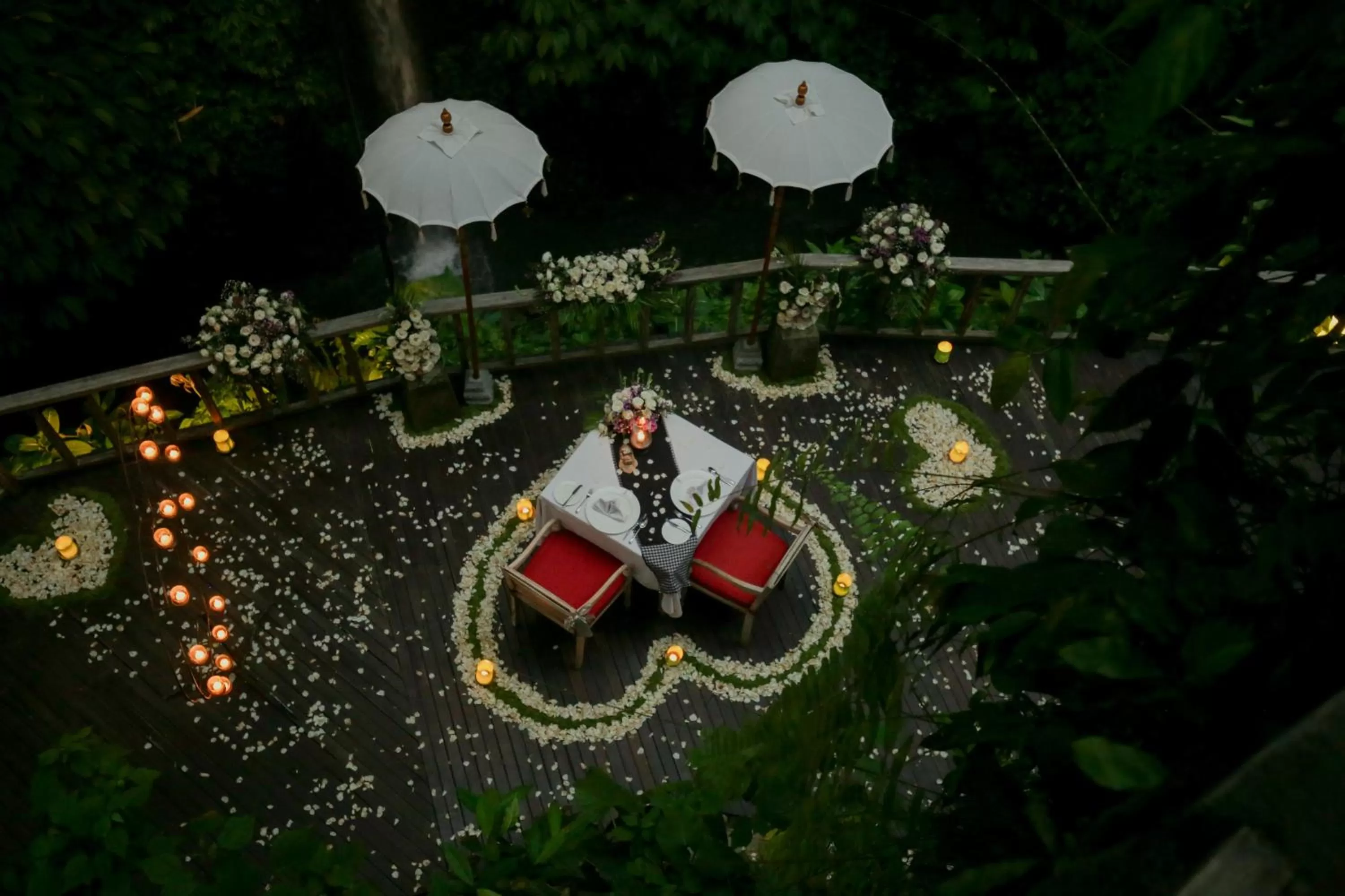 Restaurant/places to eat in The Kayon Resort