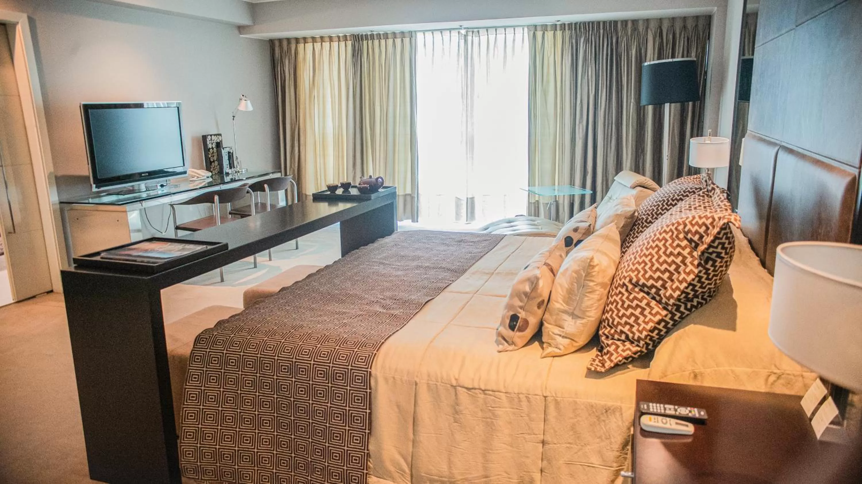 Photo of the whole room, Bed in Orfeo Suites Cordoba