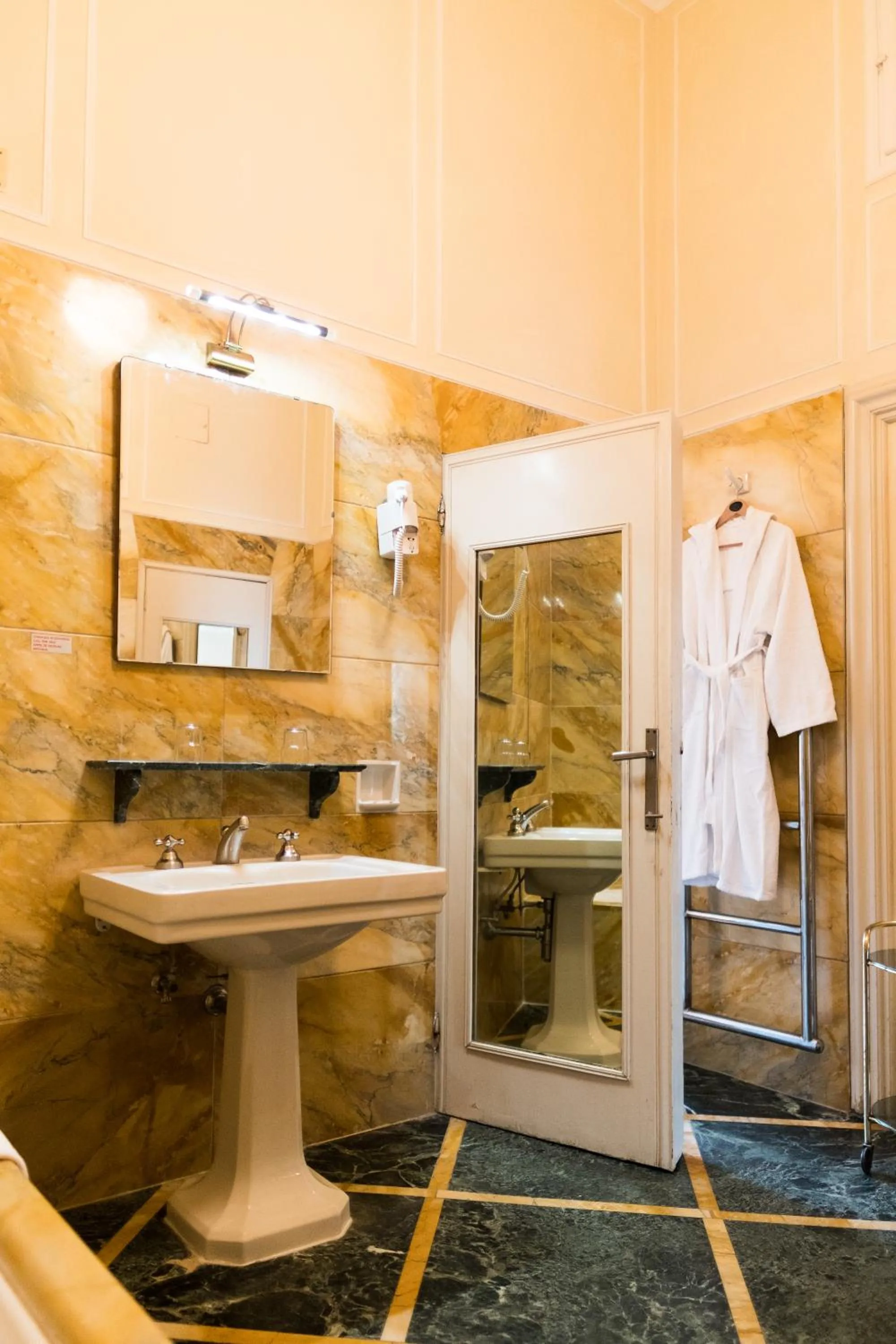 Bathroom in Hotel Principe