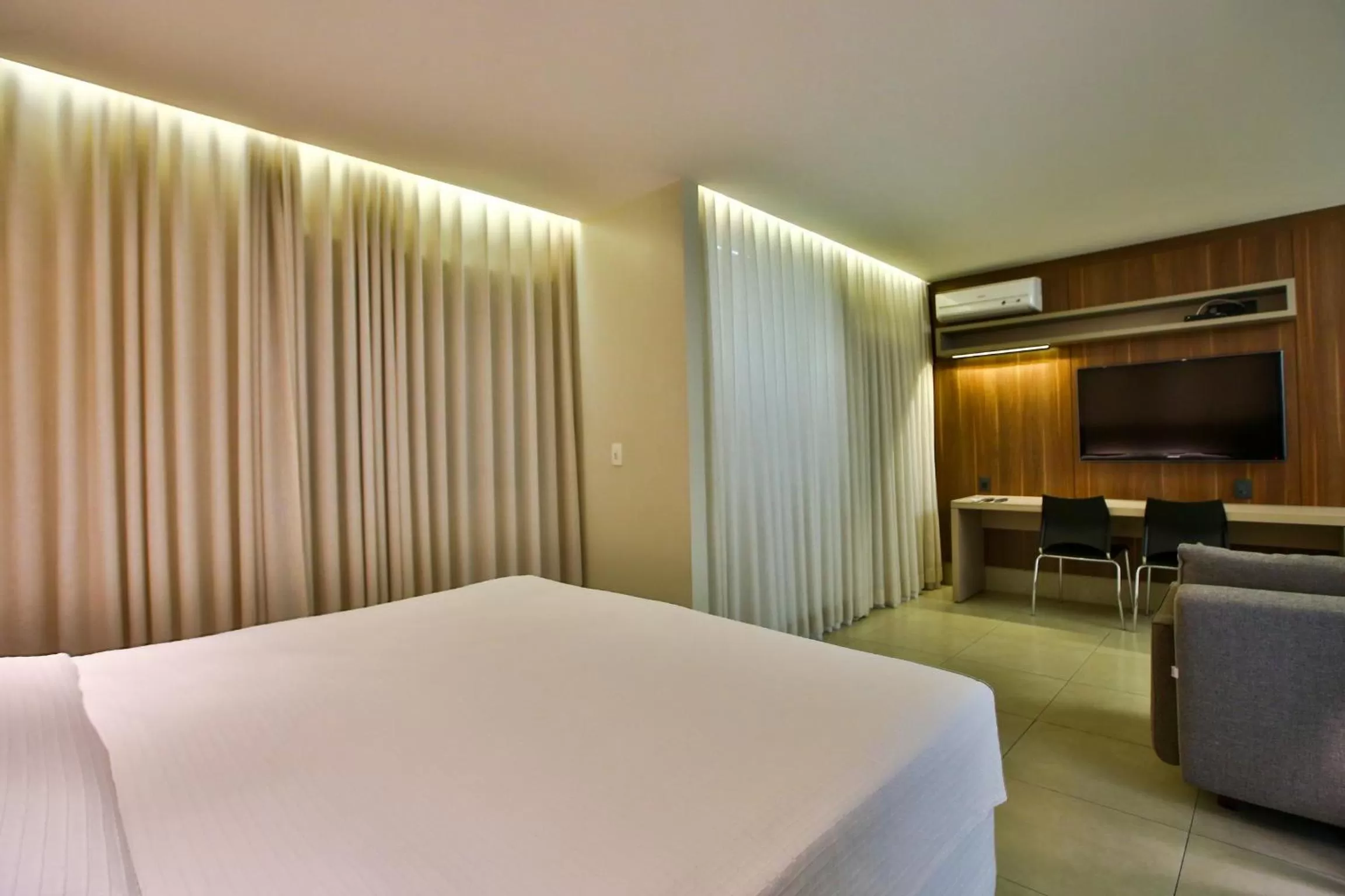 Photo of the whole room, Bed in Transamerica Belo Horizonte Lourdes