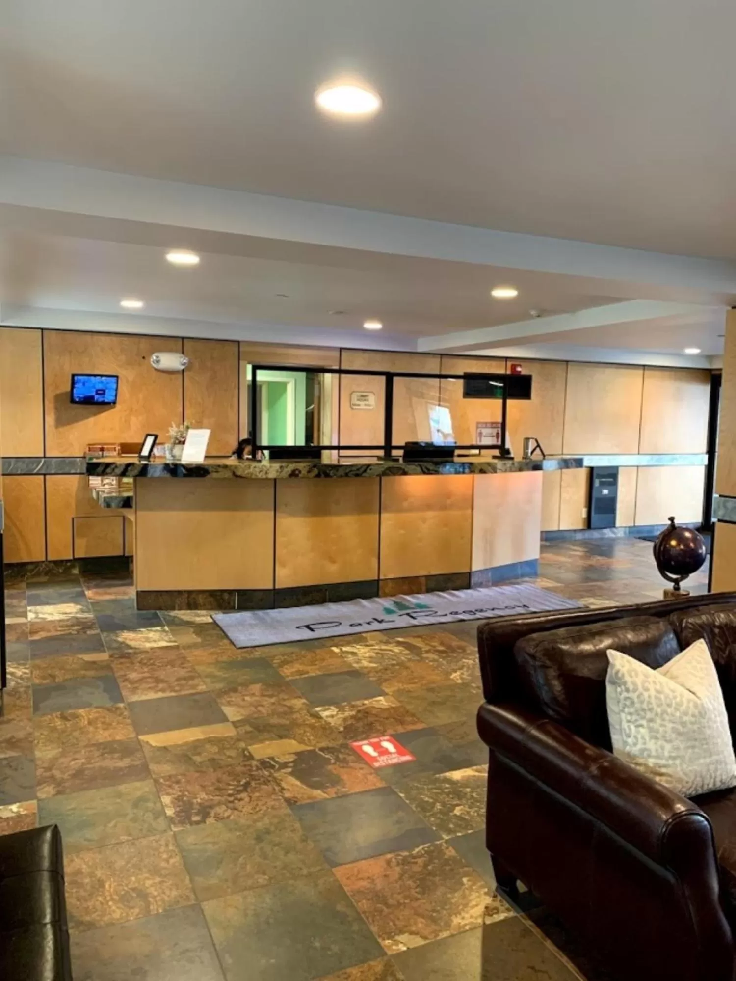 Lobby or reception in GetAways at Park Regency Resort