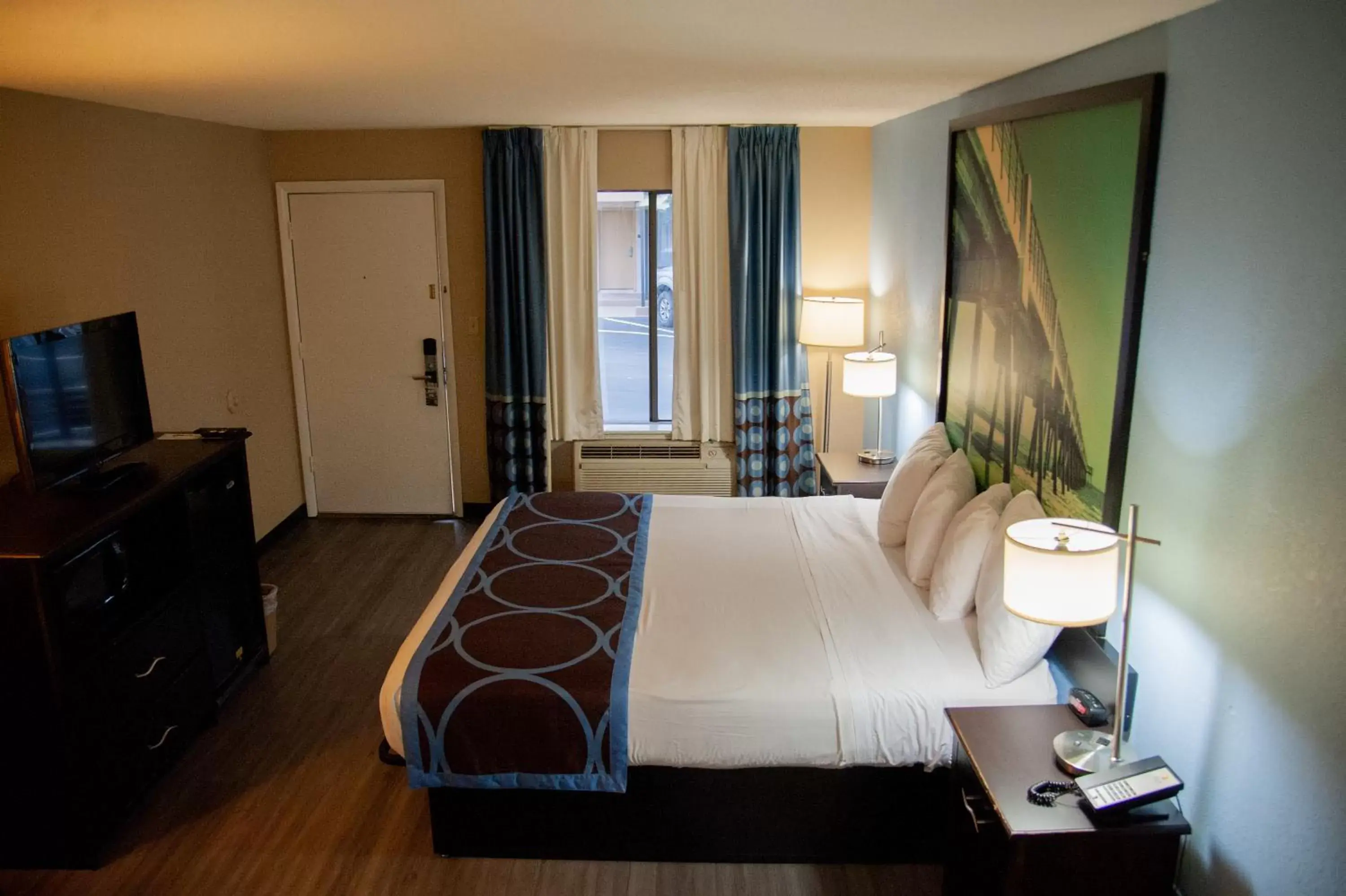 Standard King Room - Non-Smoking in Super 8 by Wyndham Crestview Standard King Room - Non-Smoking in Super 8 by Wyndham Crestview