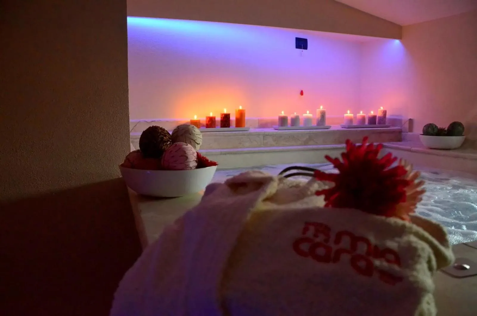 Hot Tub in Hotel Mia Cara & Spa