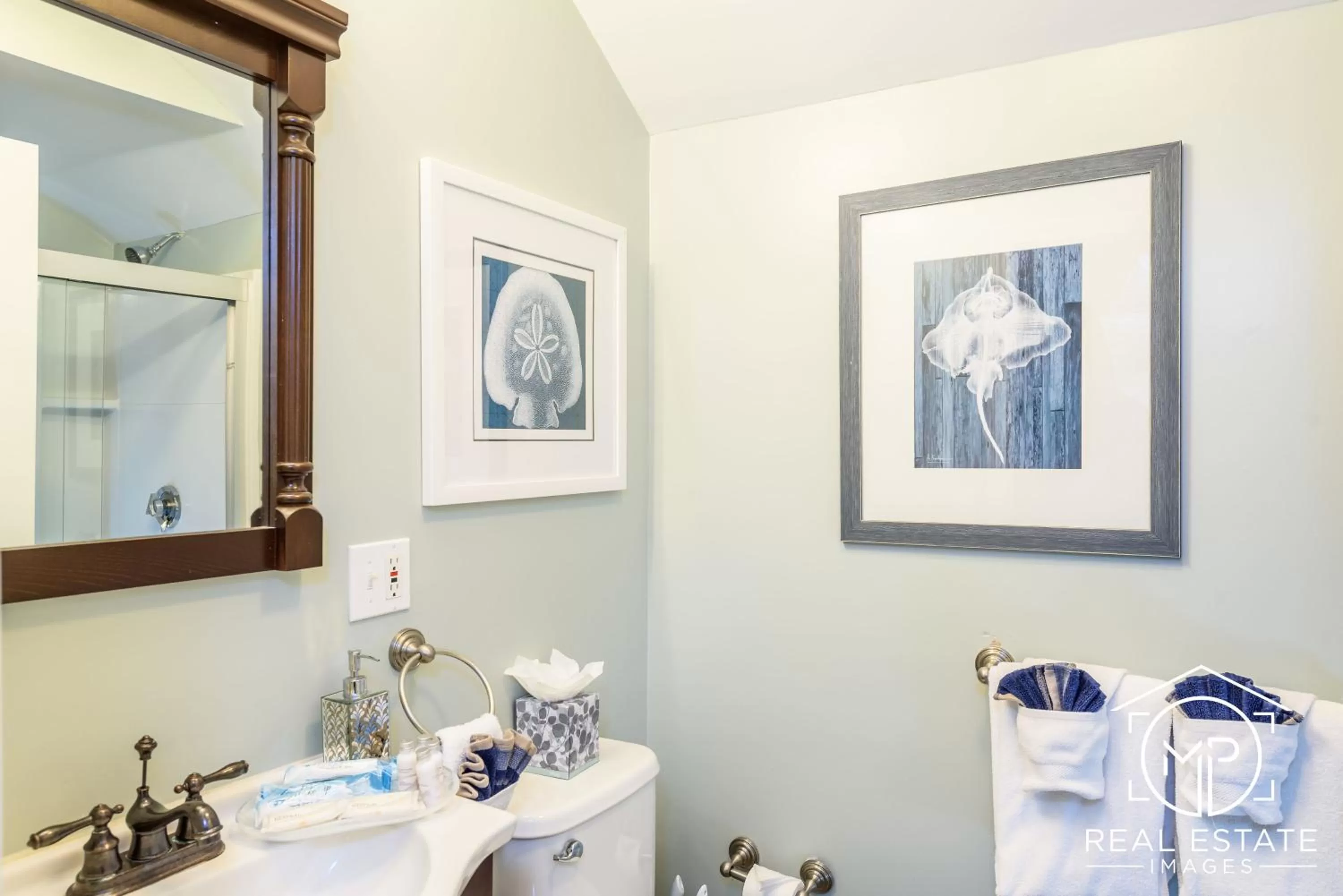 Bathroom in Bouchard Restaurant & Inn