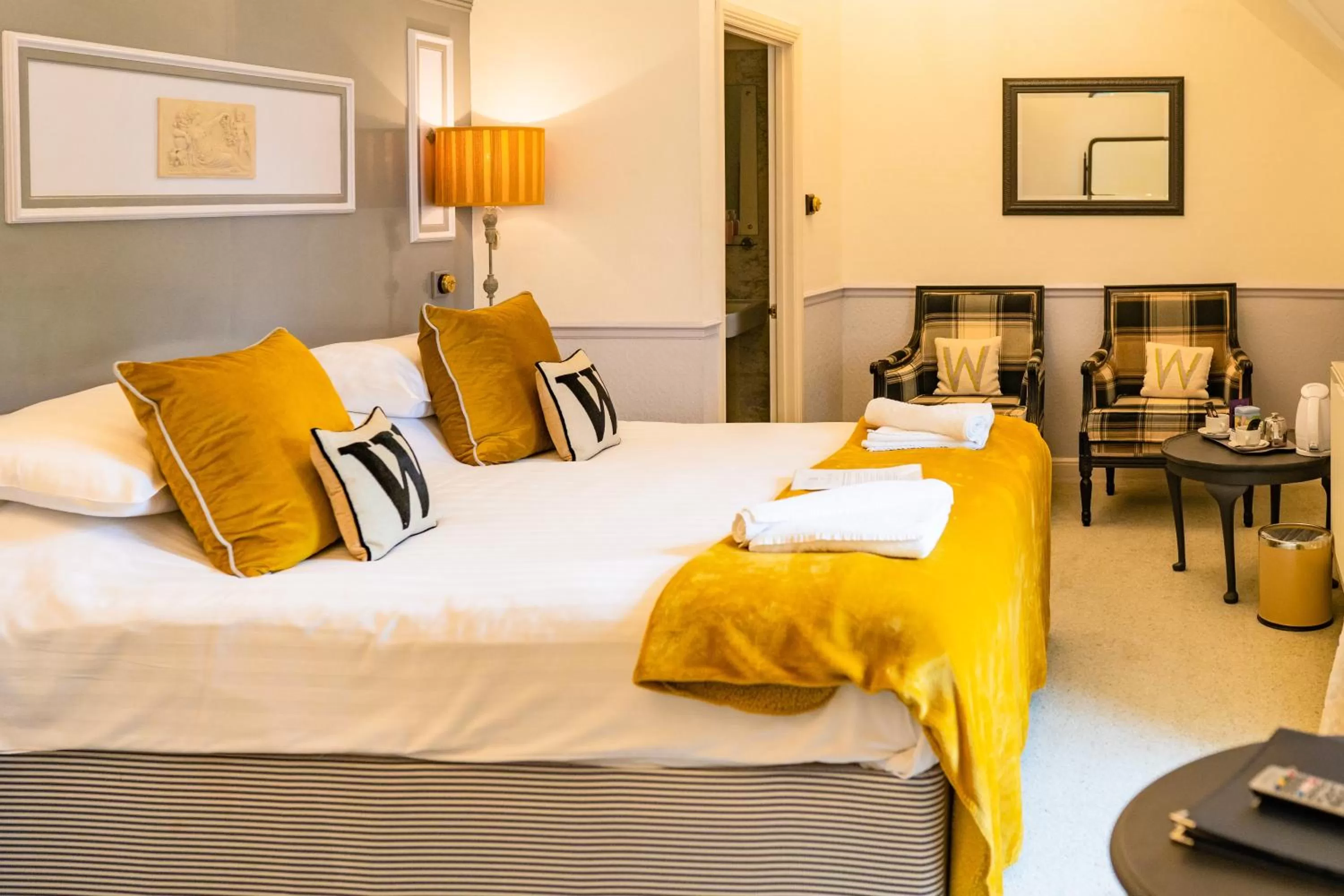 Bed in The Woodlands Hotel