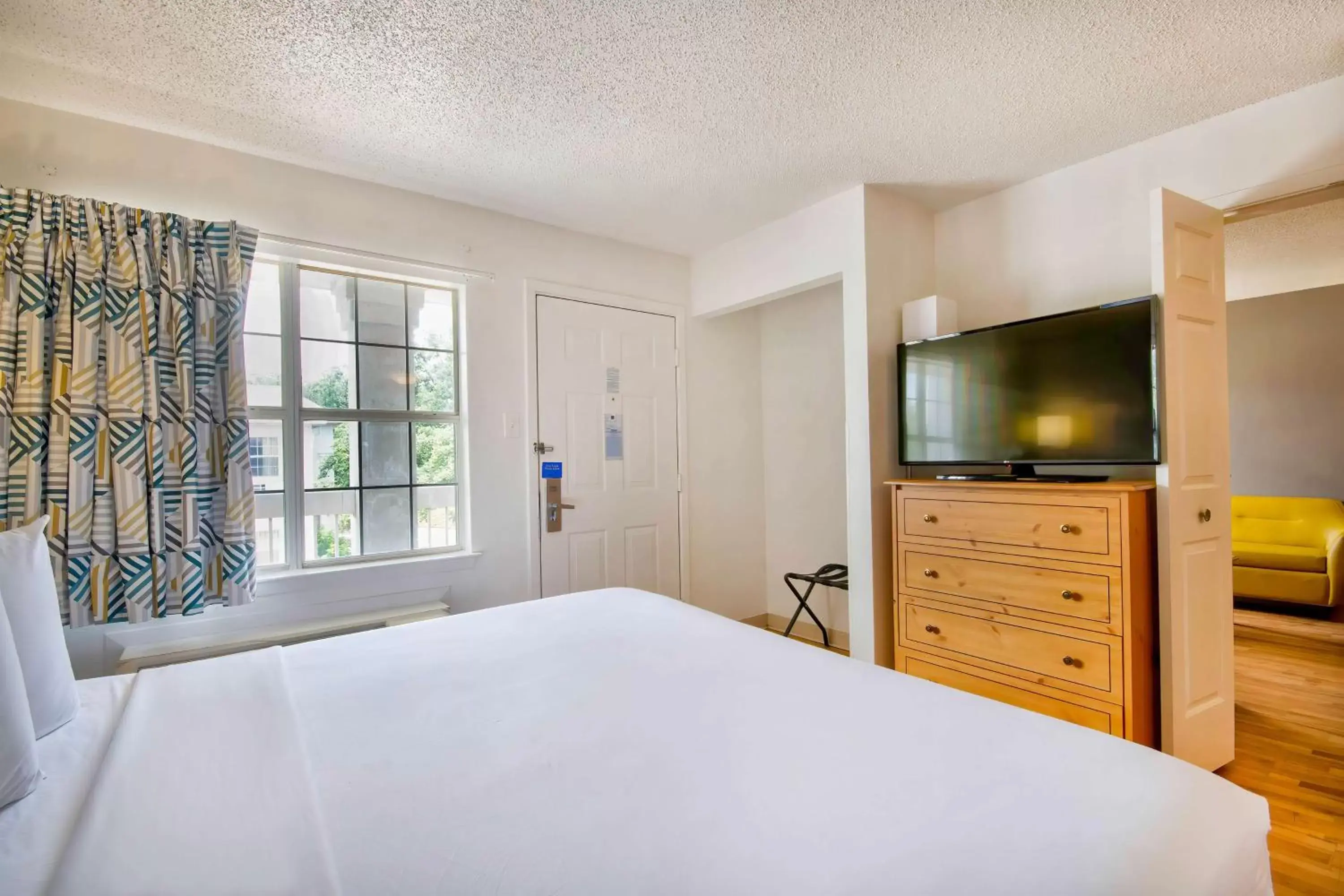 King Room - Disability Access in Studio 6-San Antonio, TX - Six Flags King Room - Disability Access in Studio 6-San Antonio, TX - Six Flags