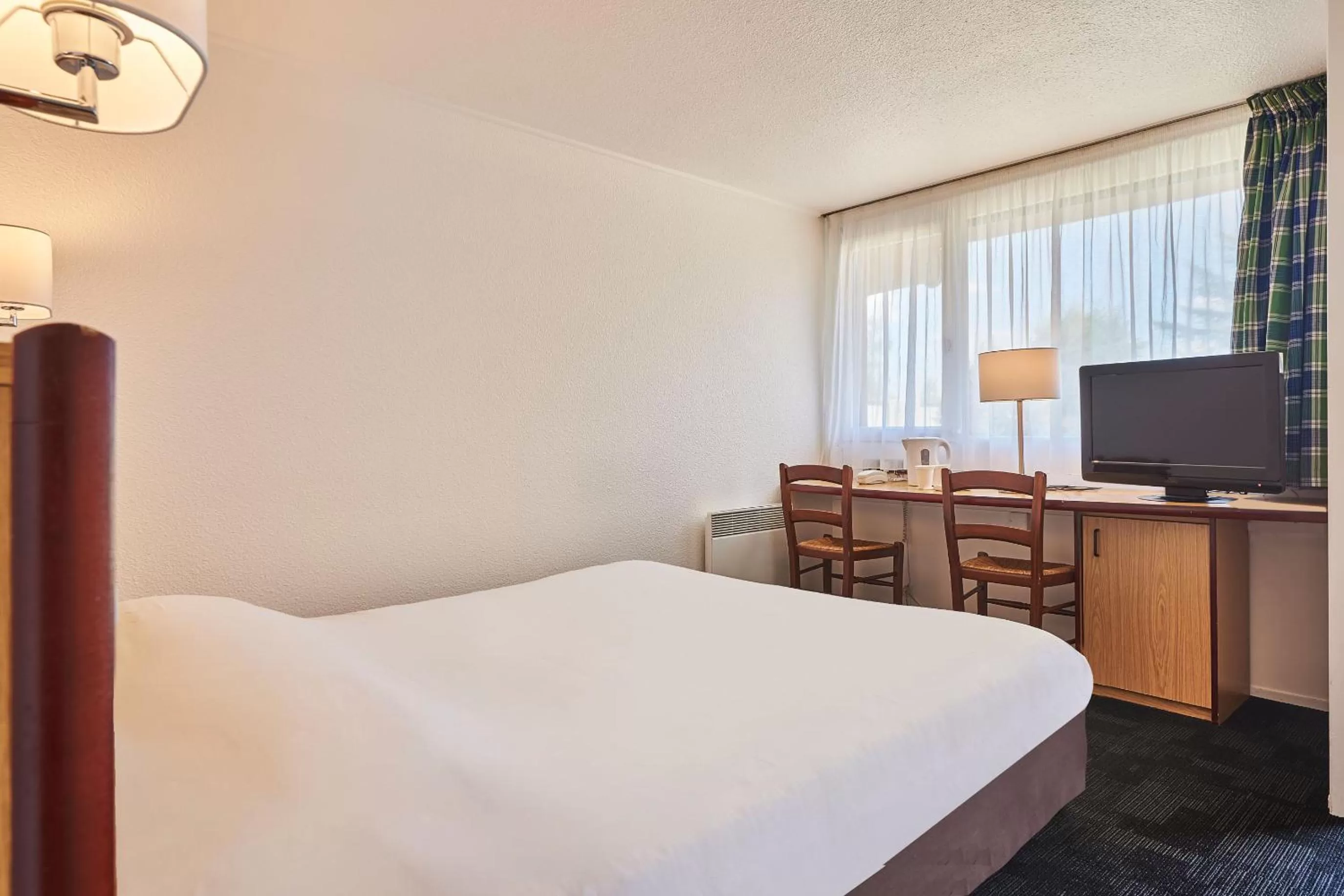 Bedroom, Bed in Kyriad Nancy Ouest - Laxou