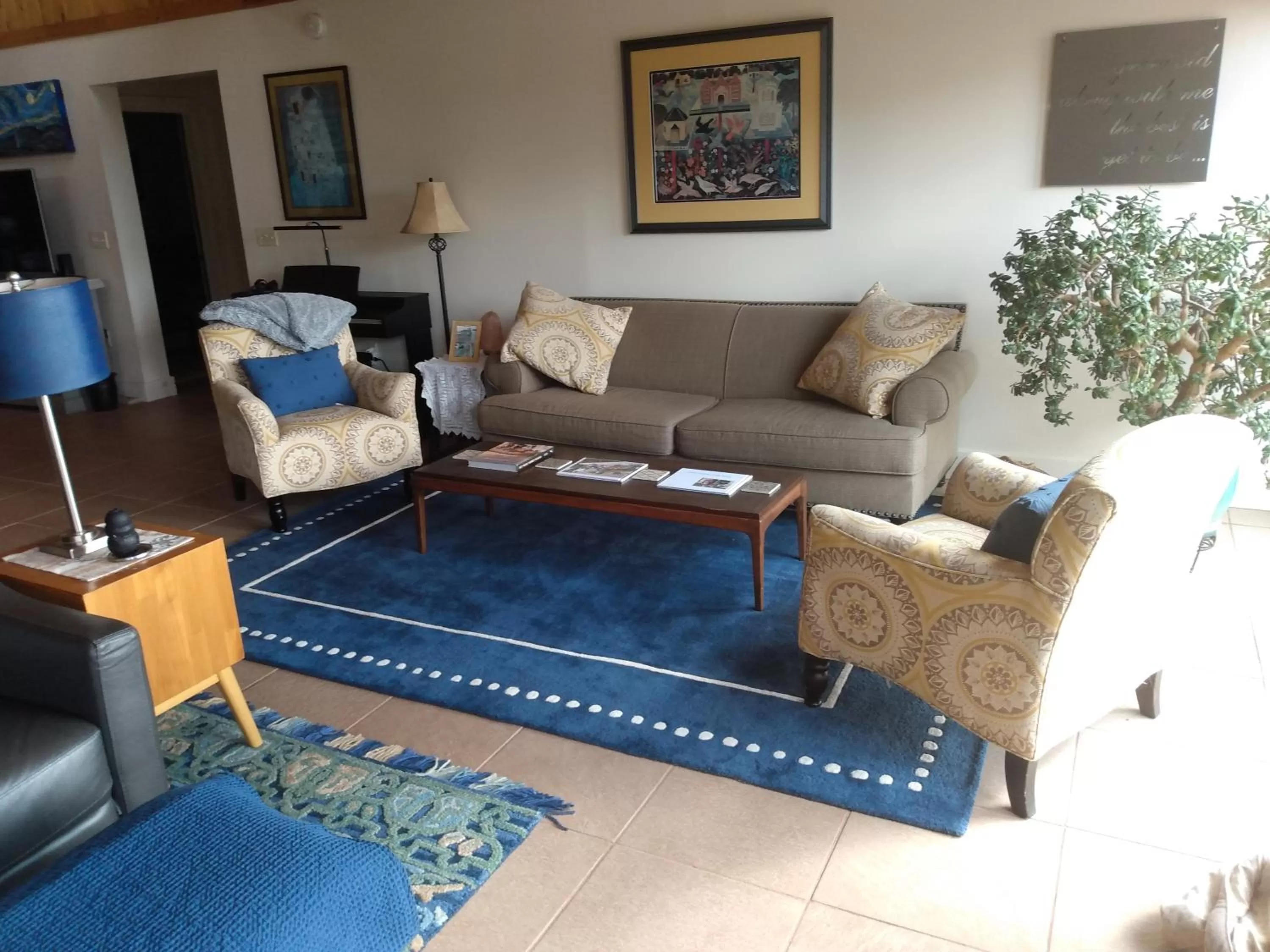 Living room in 13 Hills Bed & Breakfast