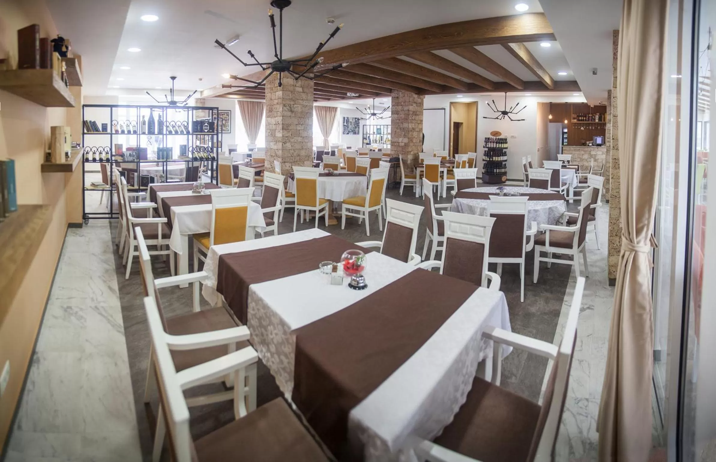 Restaurant/Places to Eat in Hotel Serdar
