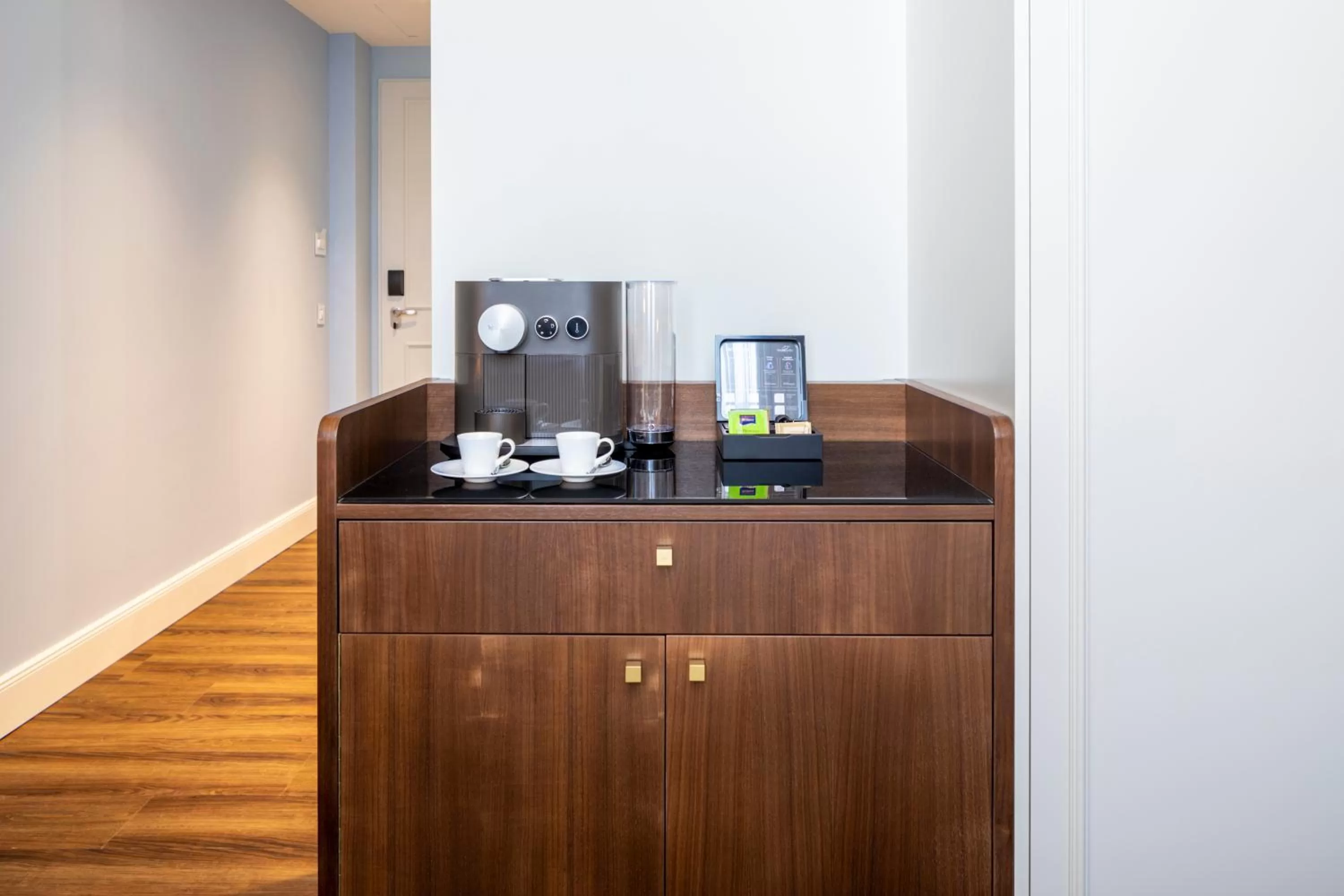 Coffee/tea facilities in Fraser Suites Hamburg