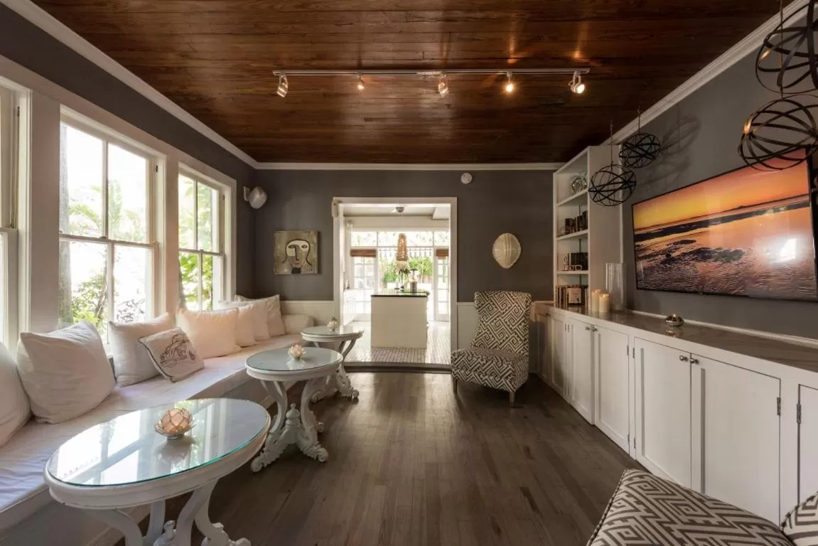 Living room in Alexander's Guesthouse-Adult Exclusive, LGBTQ Friendly