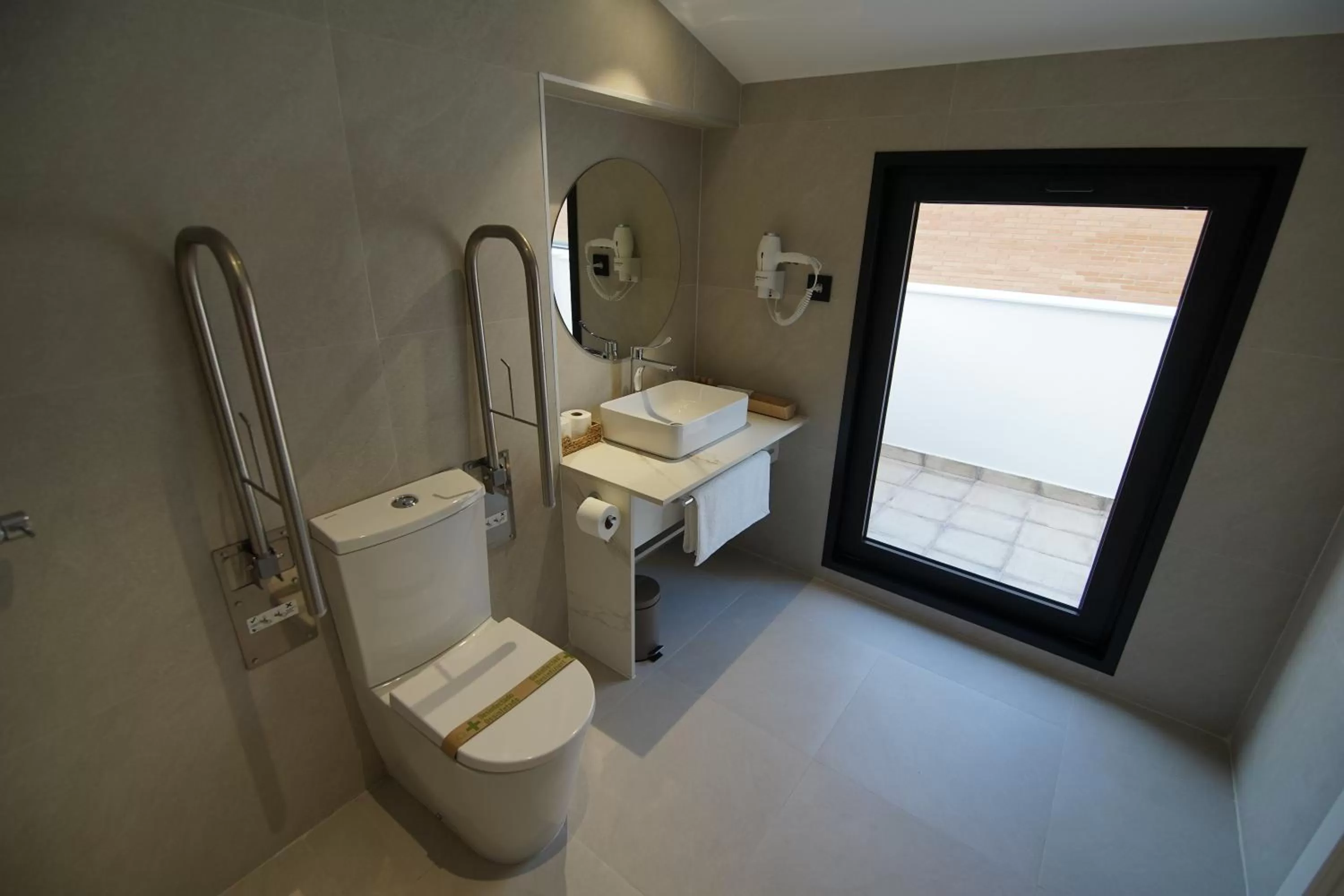 Toilet in BET Apartments - Suites Puerto Valencia
