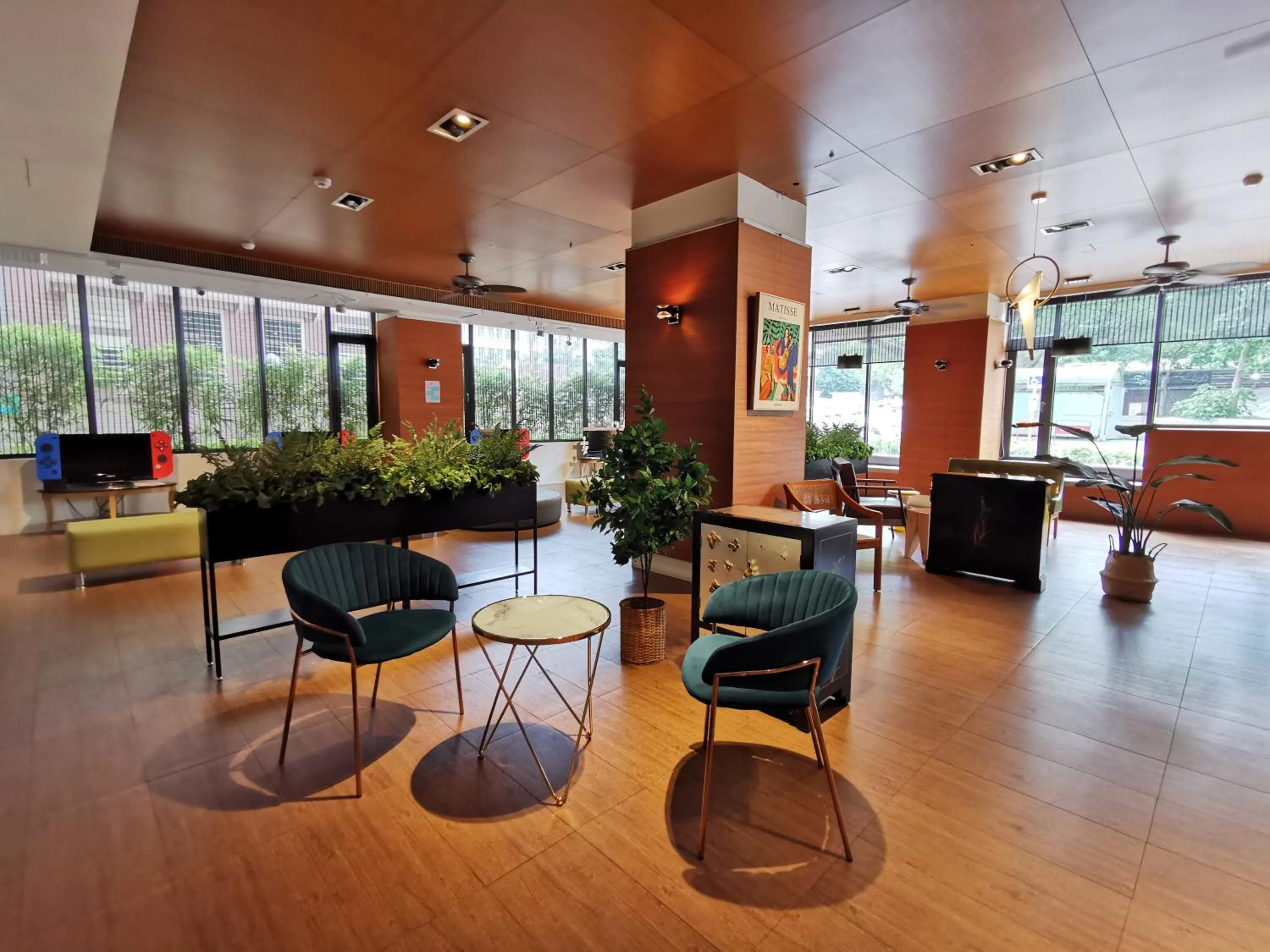 Communal lounge/ TV room, Lounge/Bar in Azure Hotel