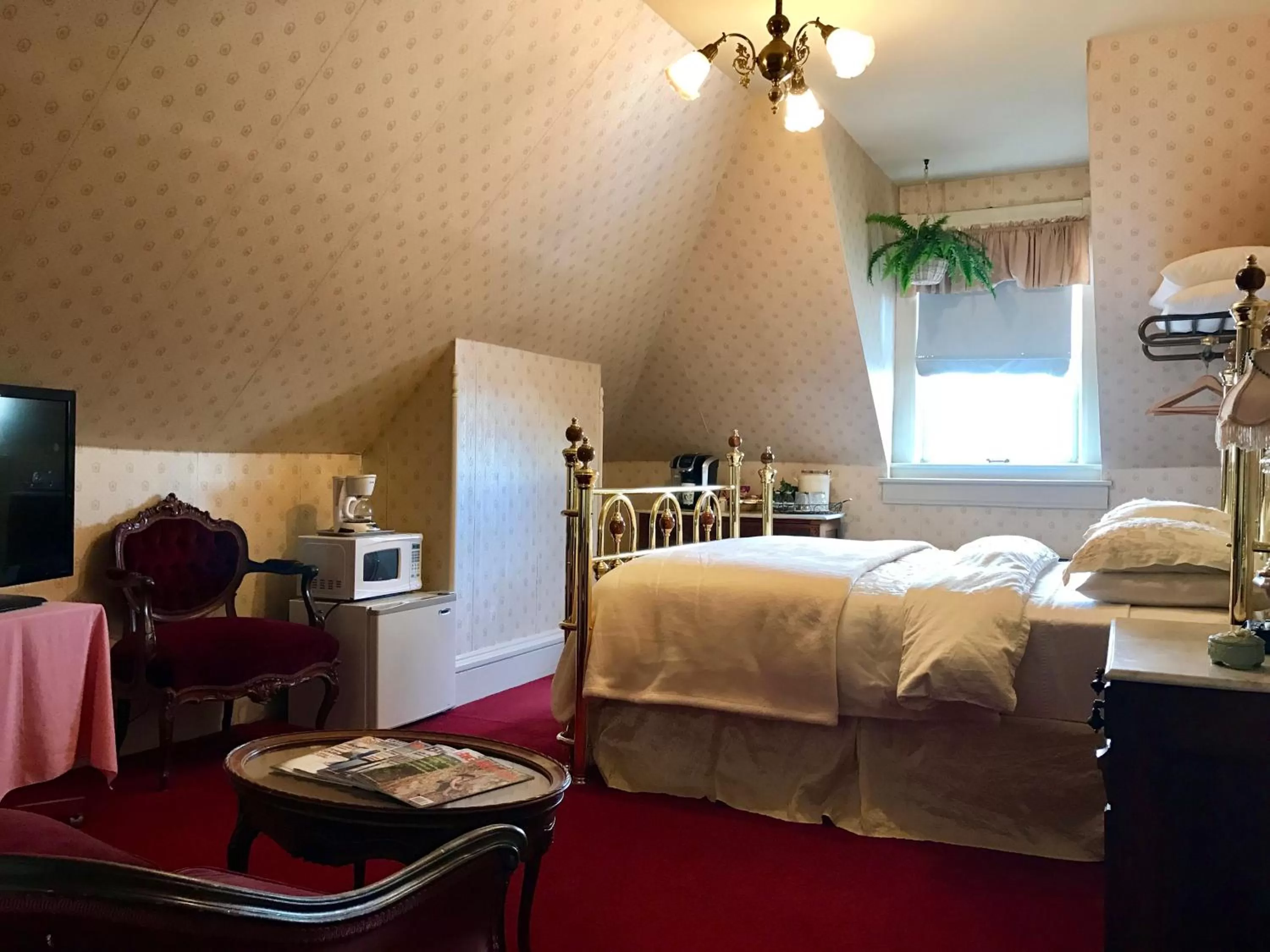 Photo of the whole room, Bed in The Redstone Inn and Suites