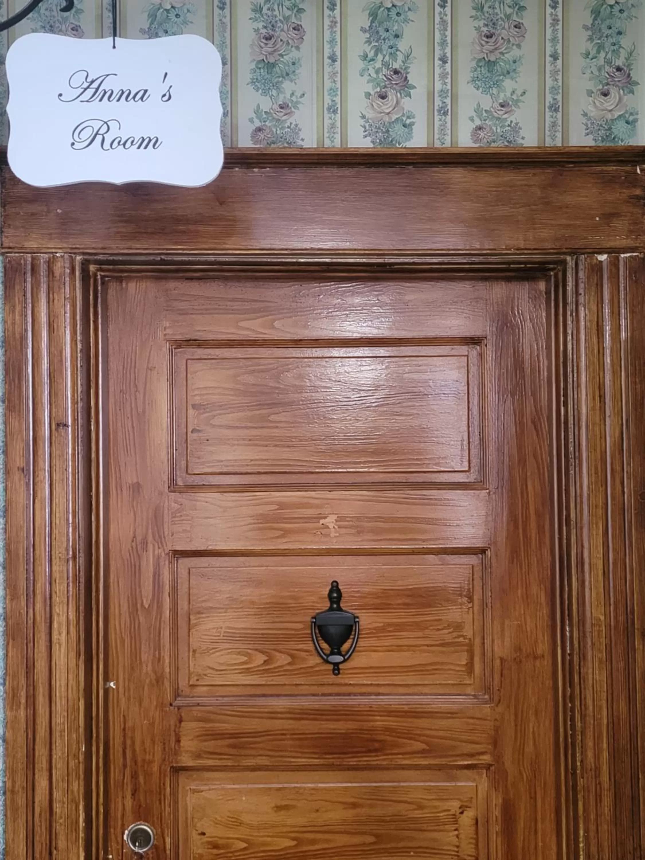 Facade/entrance in The Home Place Inn