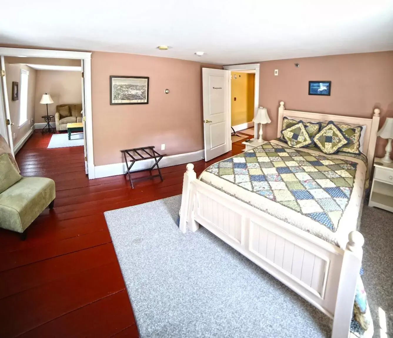 Deluxe Queen Suite in Ballard House Inn Deluxe Queen Suite in Ballard House Inn