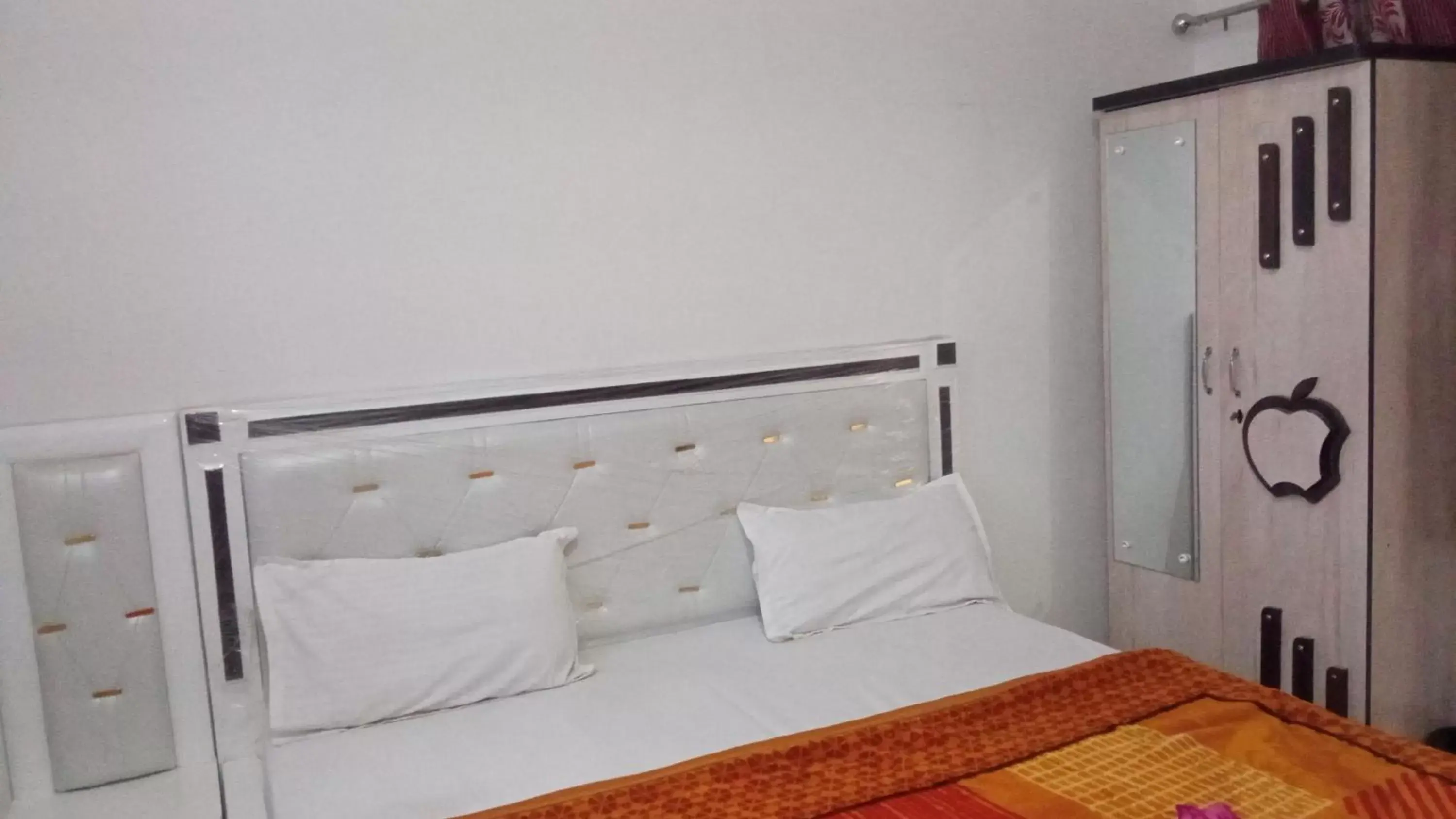 Standard Double Room in Gopi Dham Vrindavan Standard Double Room in Gopi Dham Vrindavan