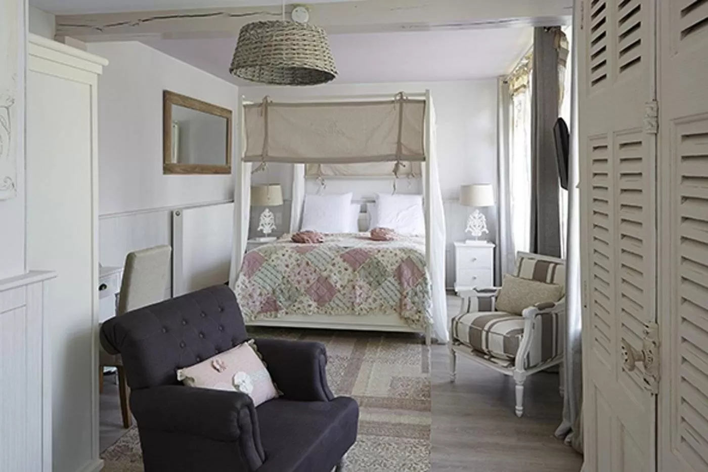 Photo of the whole room, Bed in The Originals Hôtel Le Cise Restaurant Chambres et Suites