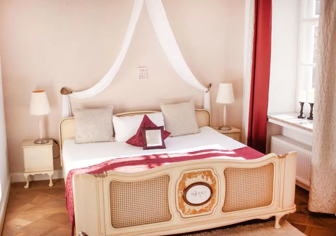 Queen Room with Balcony - single occupancy in Naturschlosshotel Blumenthal Queen Room with Balcony - single occupancy in Naturschlosshotel Blumenthal