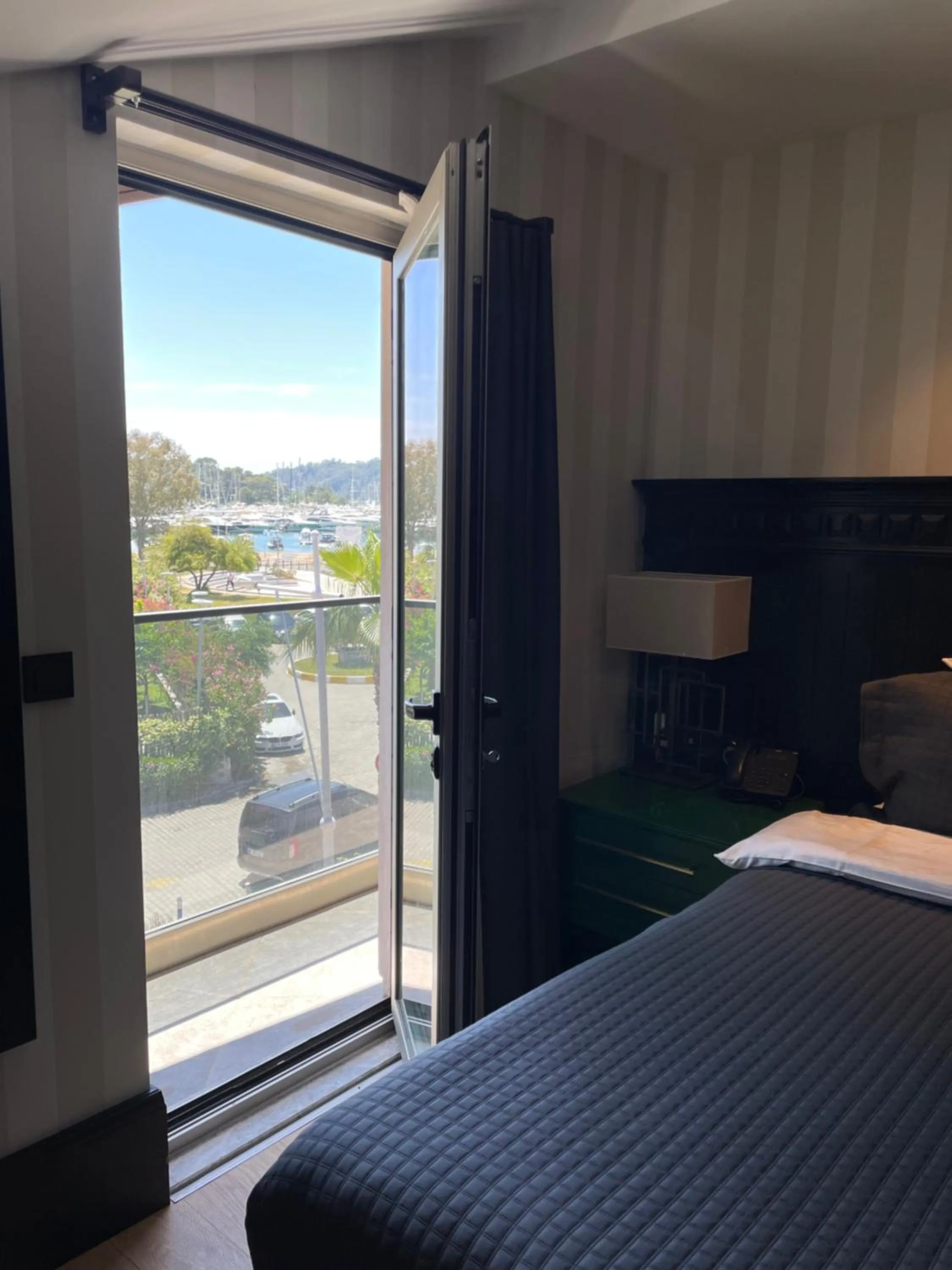 Balcony/Terrace, Bed in Hotel Marina Bay Göcek