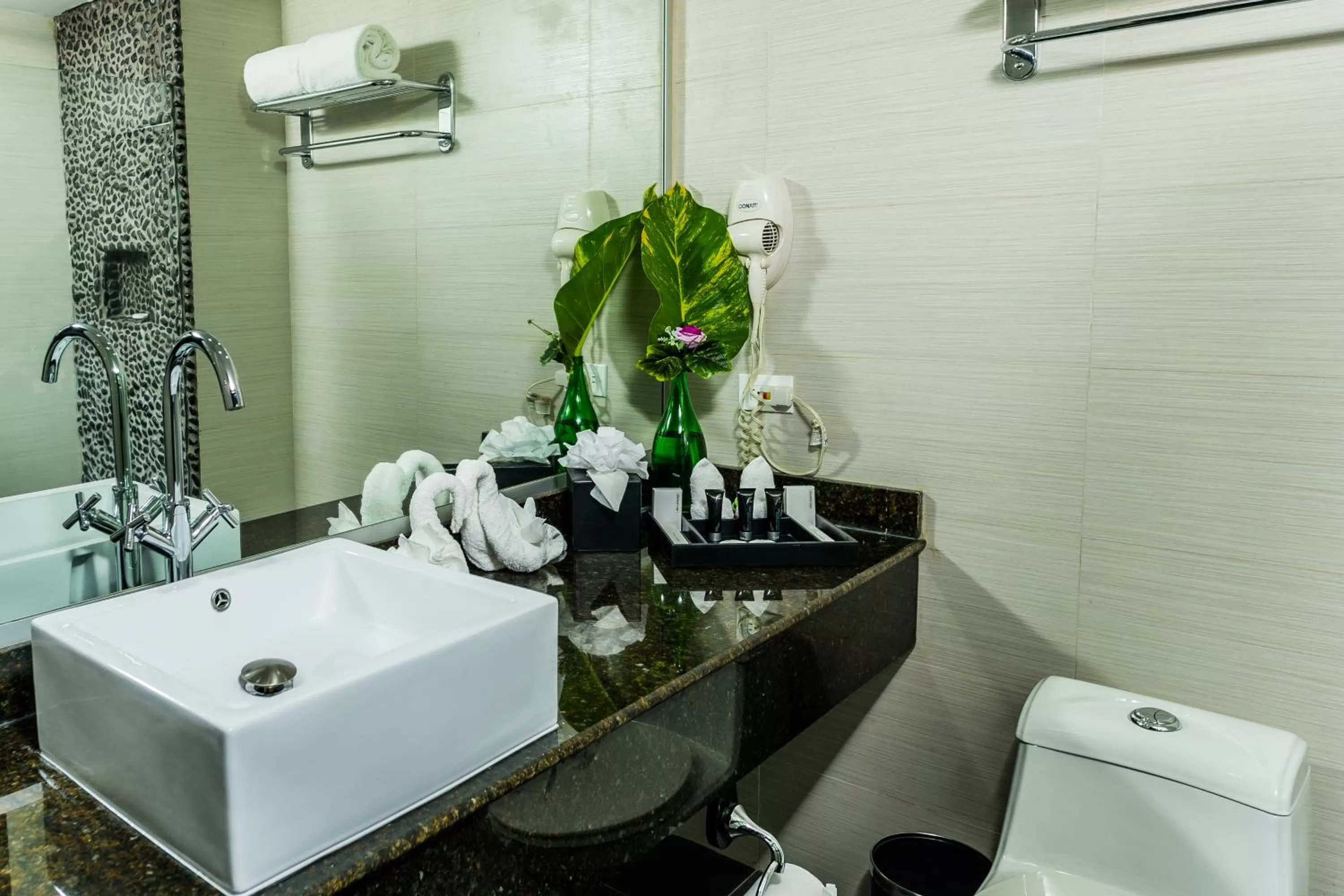 Bathroom in Riande Aeropuerto Hotel Casino