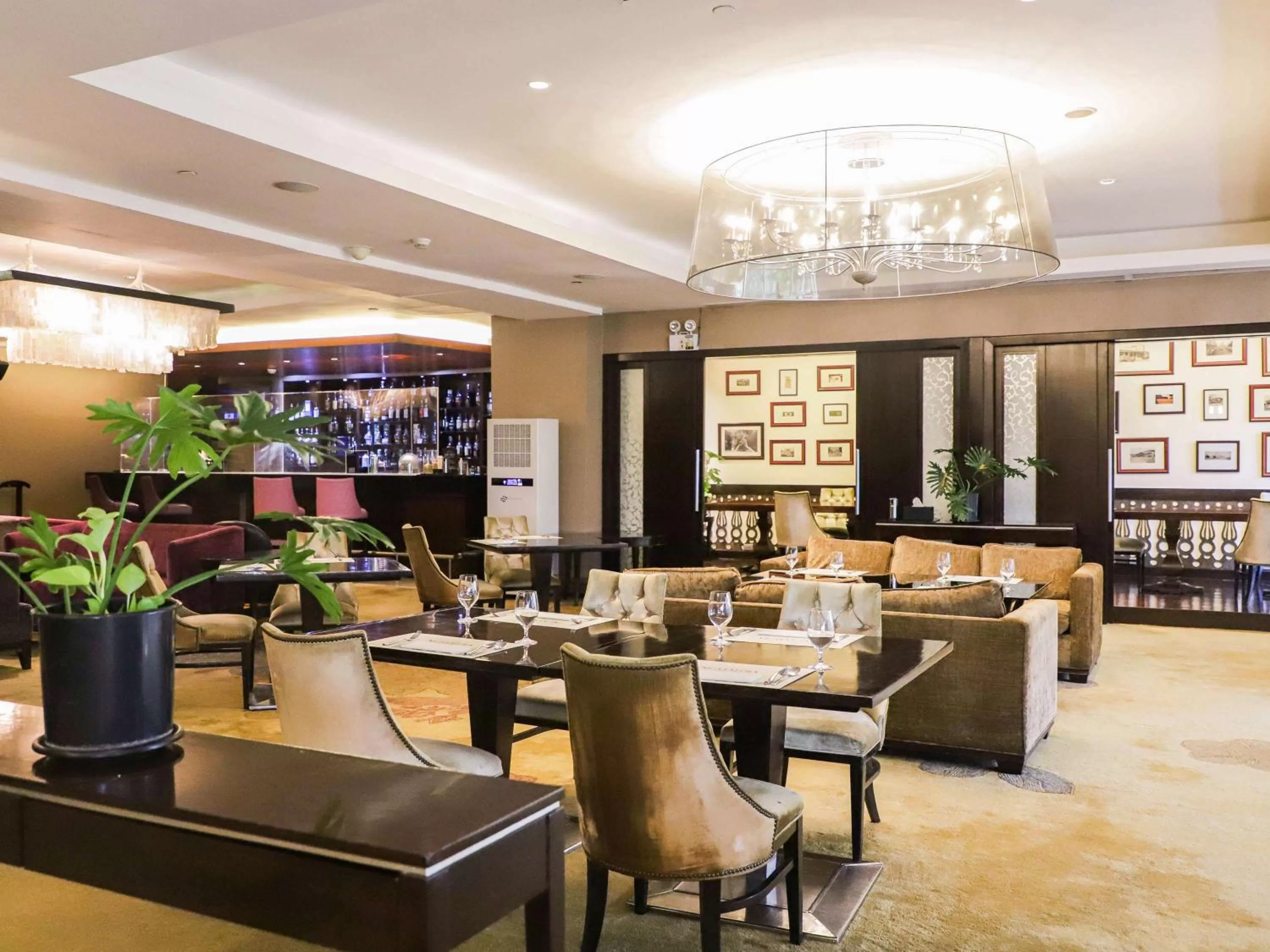 Restaurant/places to eat in Joy Nostalg Hotel and Suites Manila Managed by The Ascott Limited