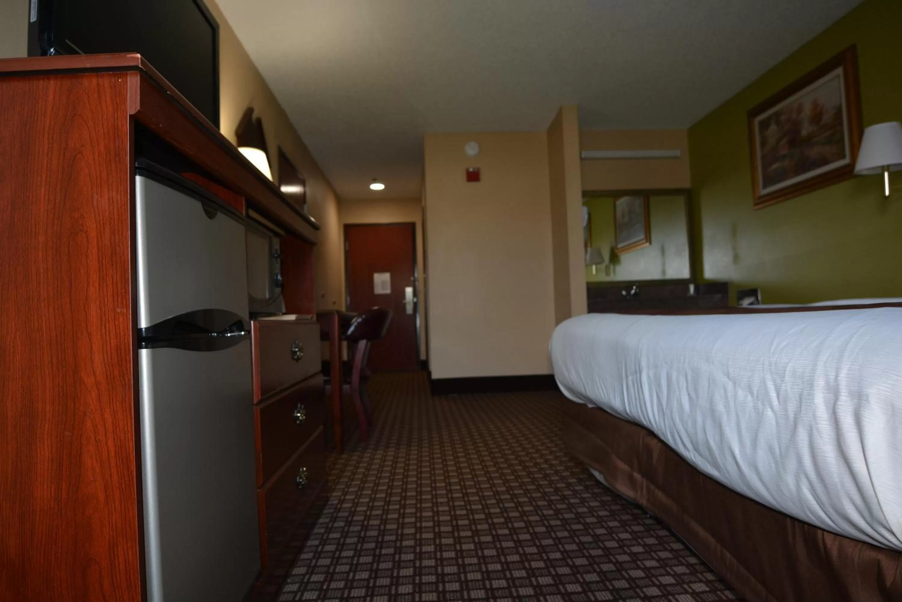 Bed in Jameson Inn and Suites Hazelhurst