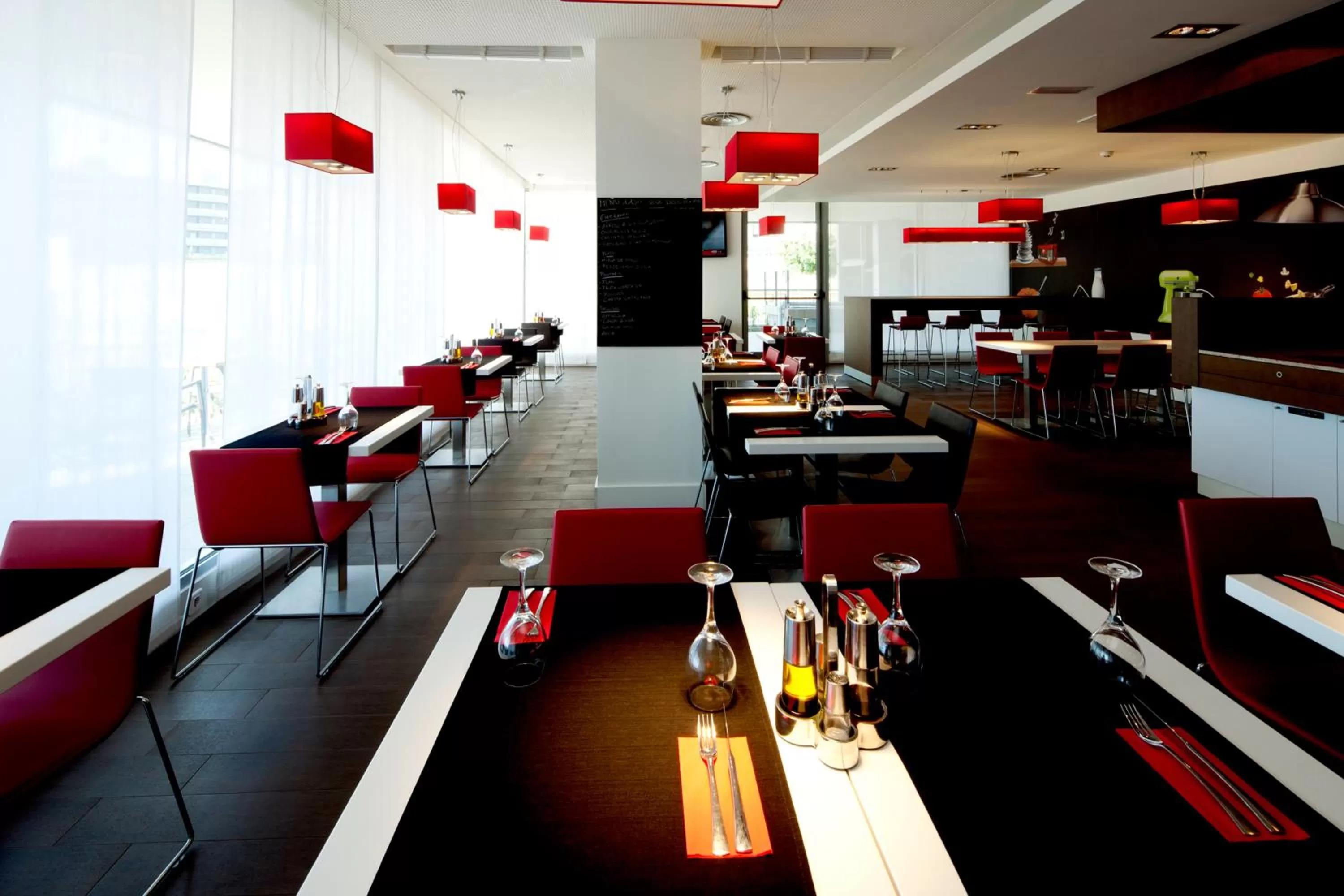 Lounge or bar in Ibis Lleida