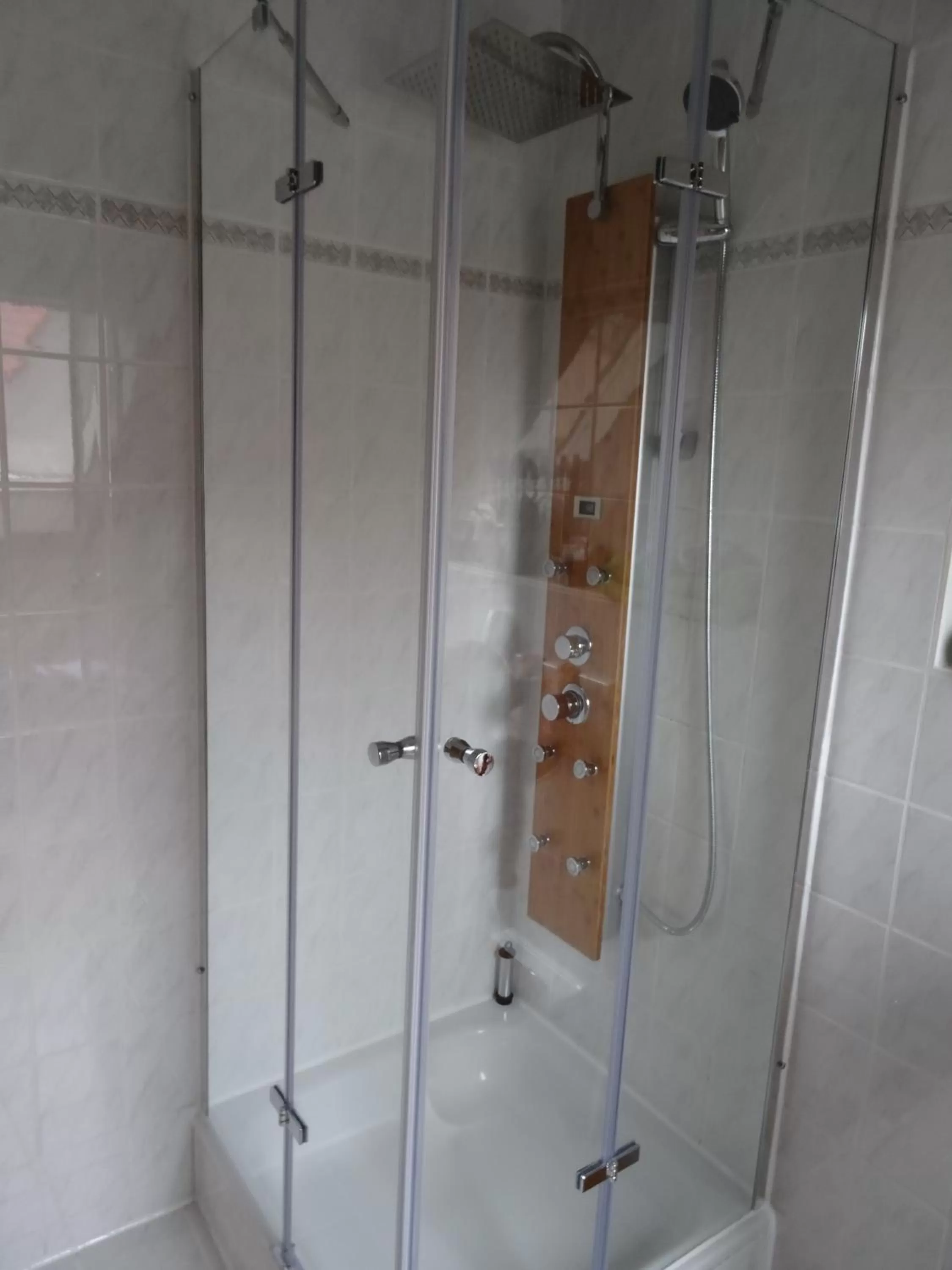 Shower, Bathroom in Pension und Apartment Landhaus Fricke