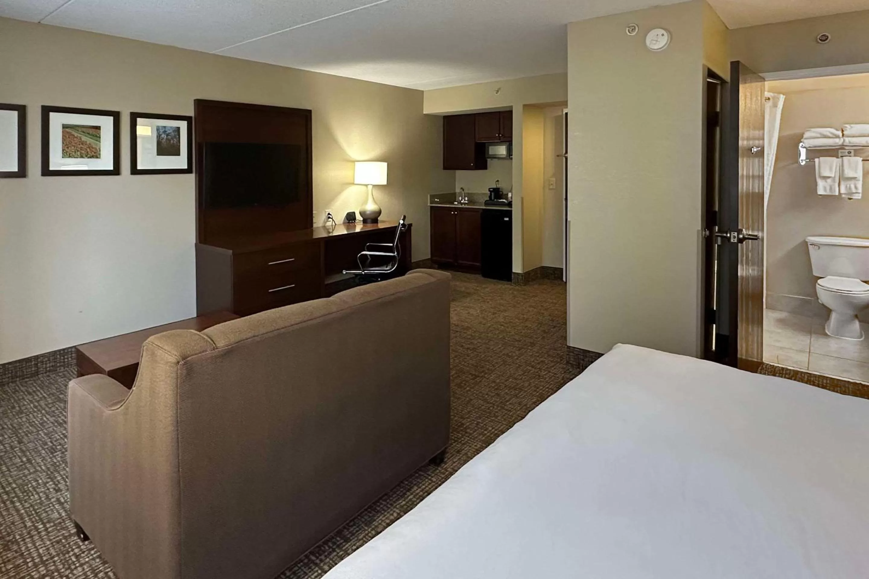Bedroom, Bed in Charlotte Suites by IHG