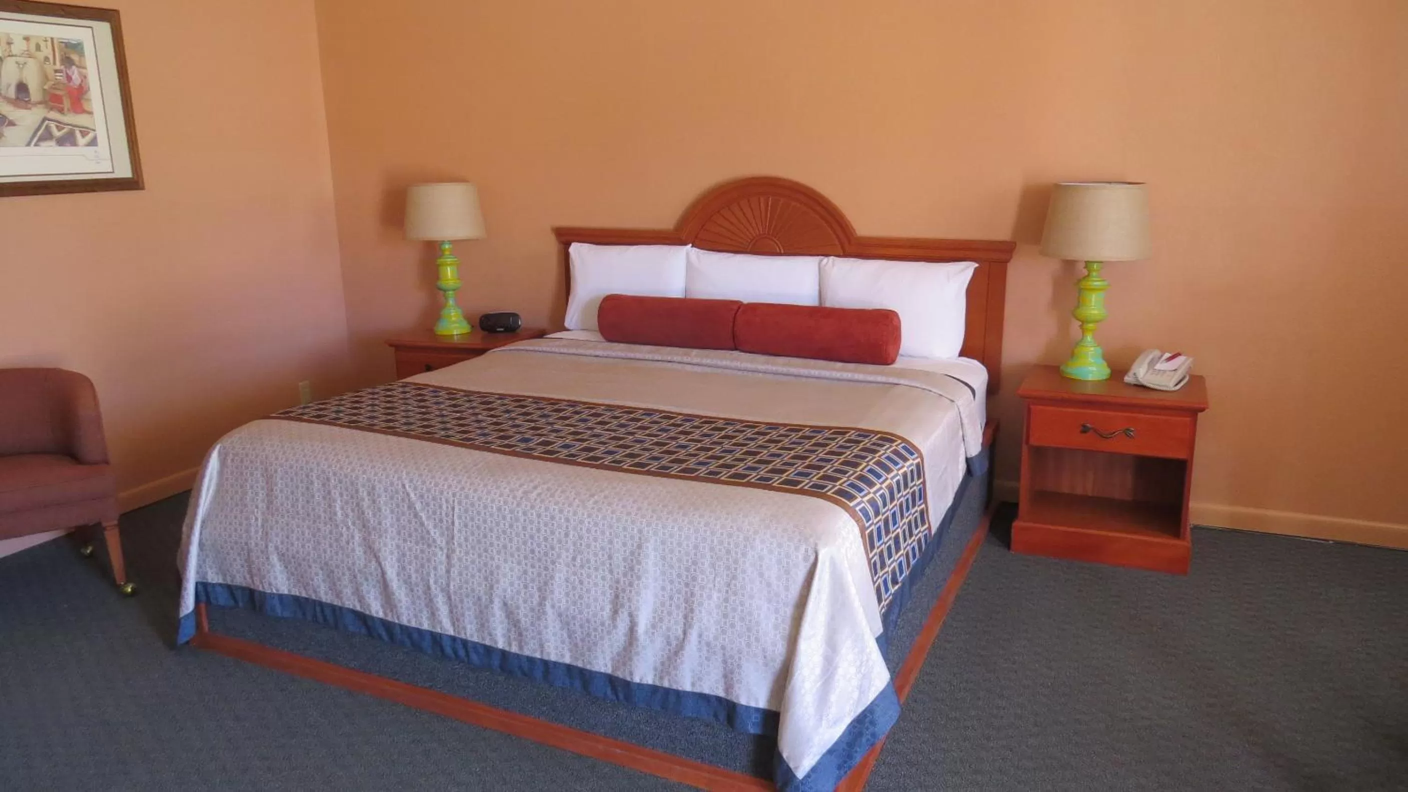 Bed in Howard Johnson by Wyndham Raton