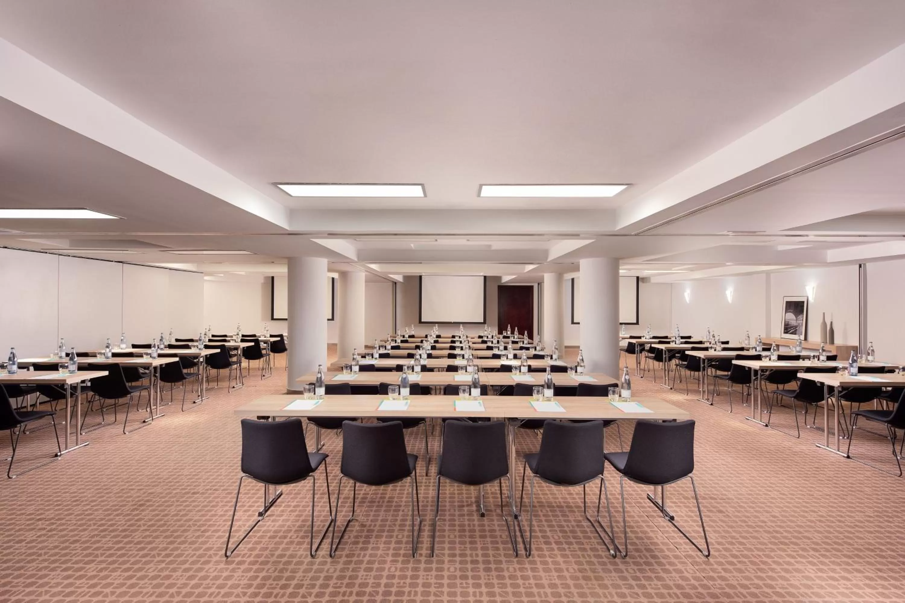 Lounge or bar in Le Meridien Barcelona