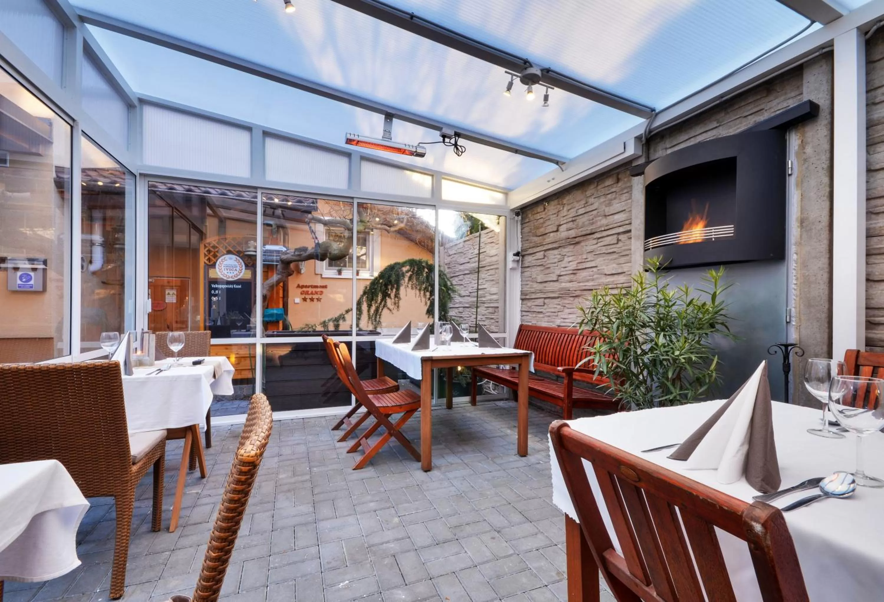 Balcony/Terrace, Restaurant/Places to Eat in Spa & Pool Apartment Hotel - Restaurant VILLA IVICA