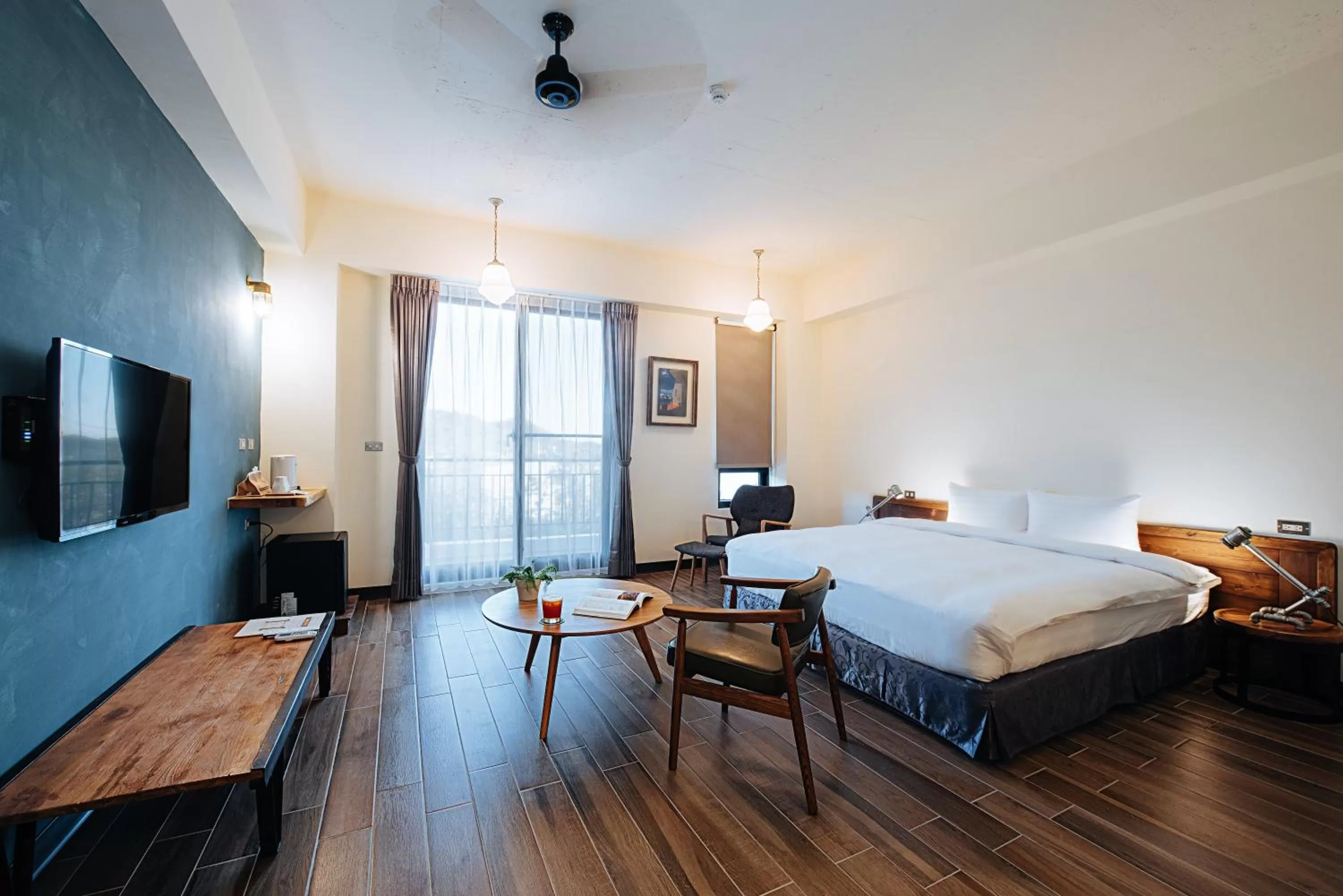 TV and multimedia in Chillax Inn B&B