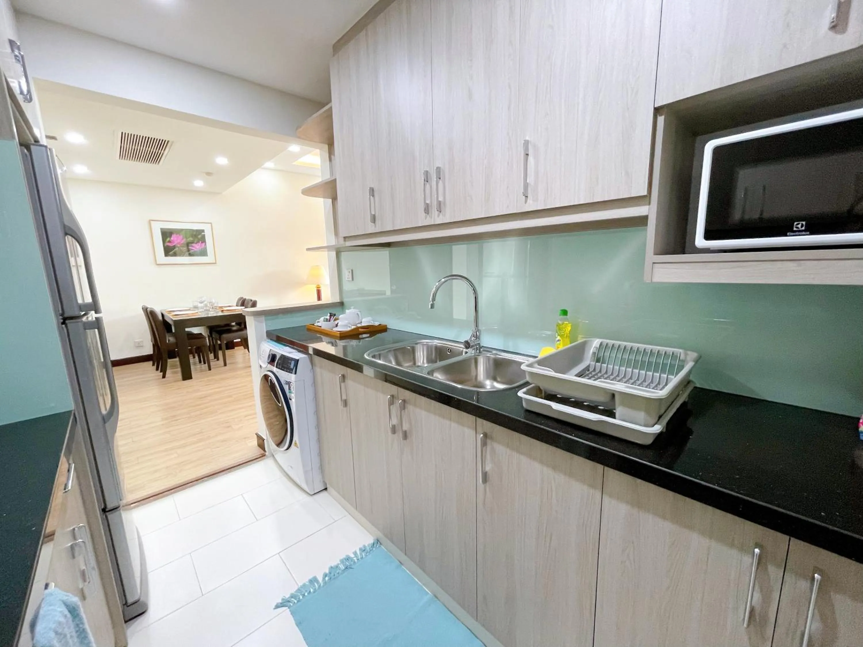 Kitchen or kitchenette in Diamond Westlake Suites