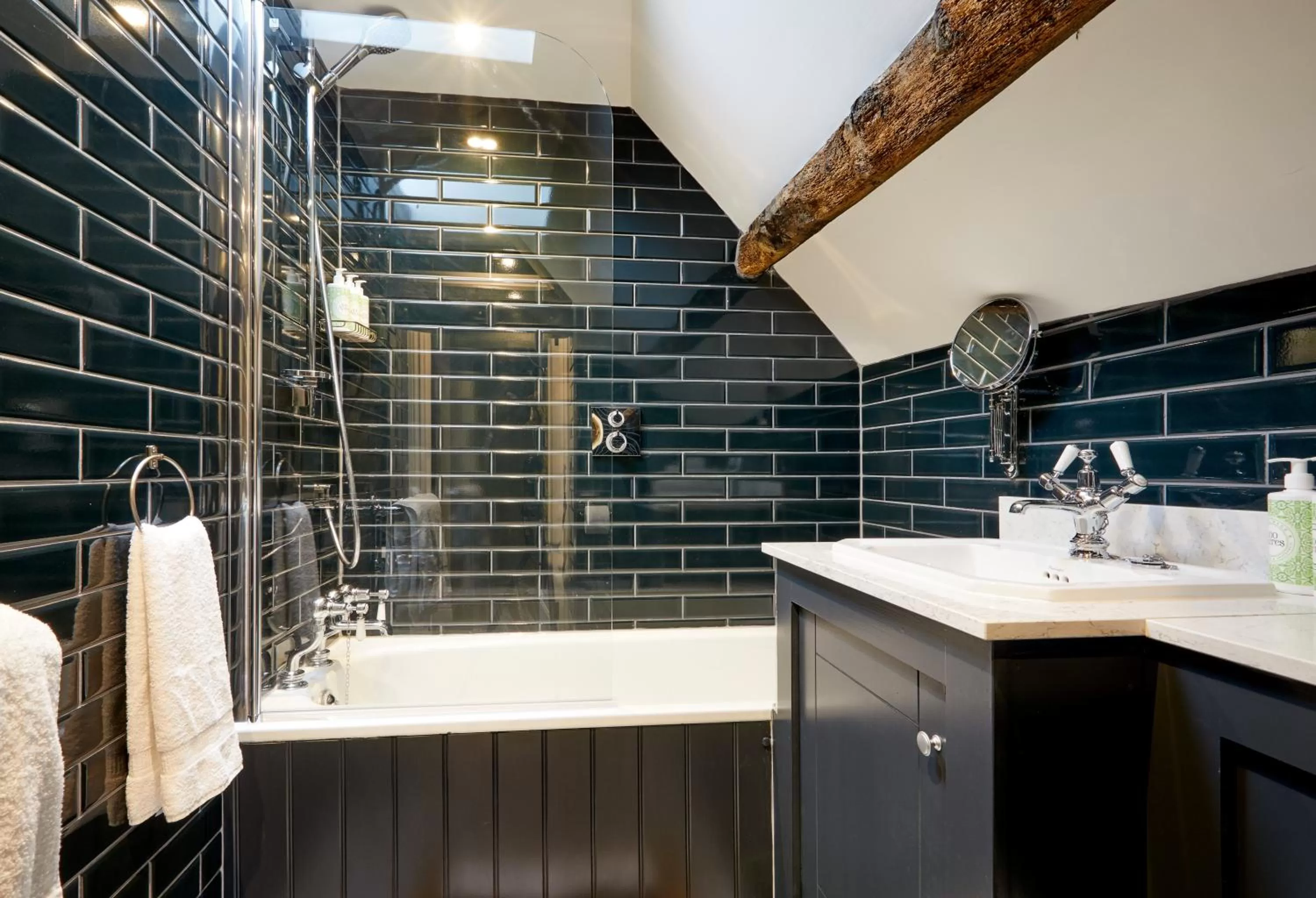 Bathroom in The Crown Inn, Church Enstone