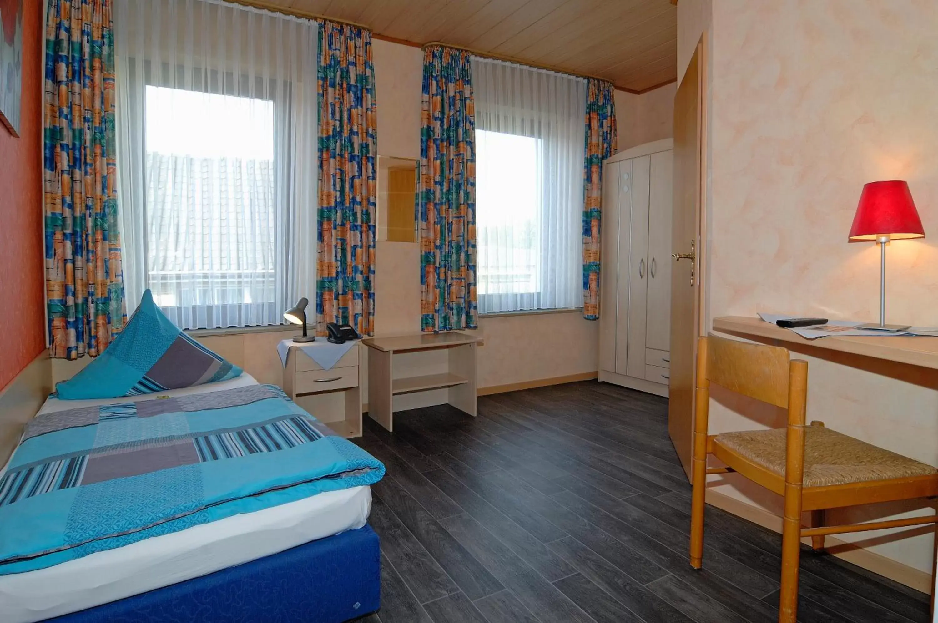 Single Room with Private Bathroom - single occupancy in Gasthof zum Siegburger Single Room with Private Bathroom - single occupancy in Gasthof zum Siegburger