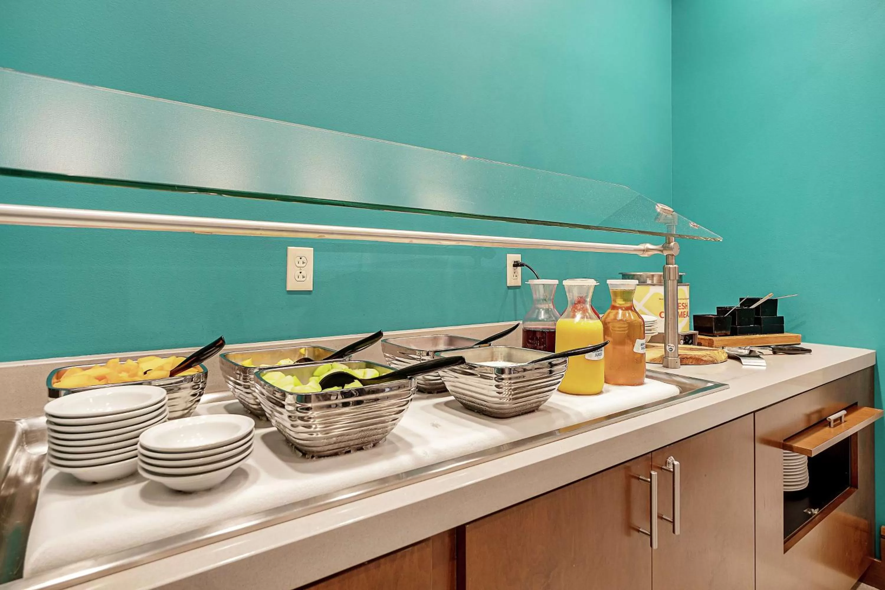 Dining area in Hilton Garden Inn Edmond/Oklahoma City North
