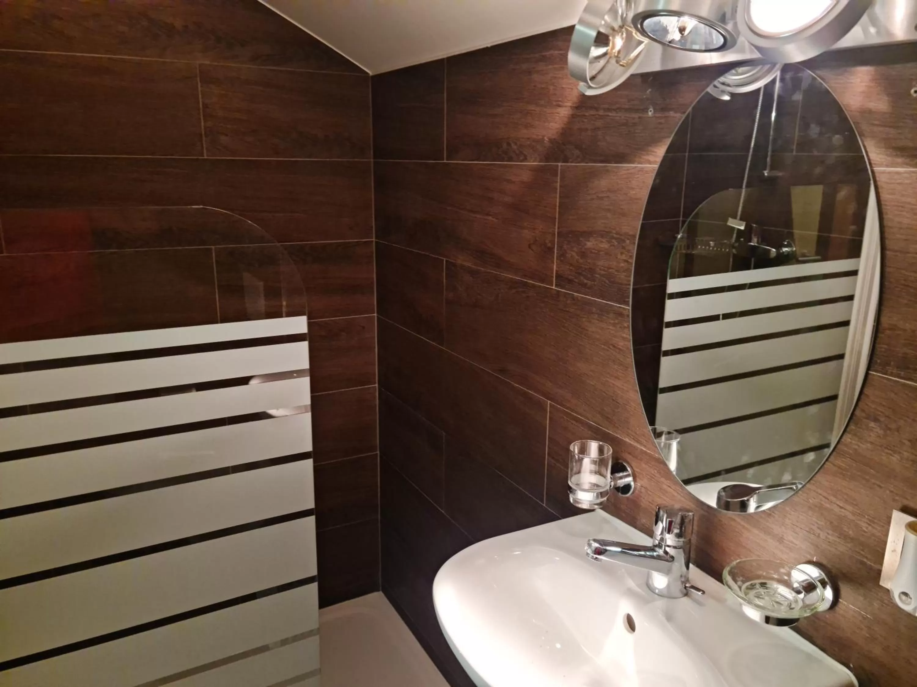 Shower in La Factory