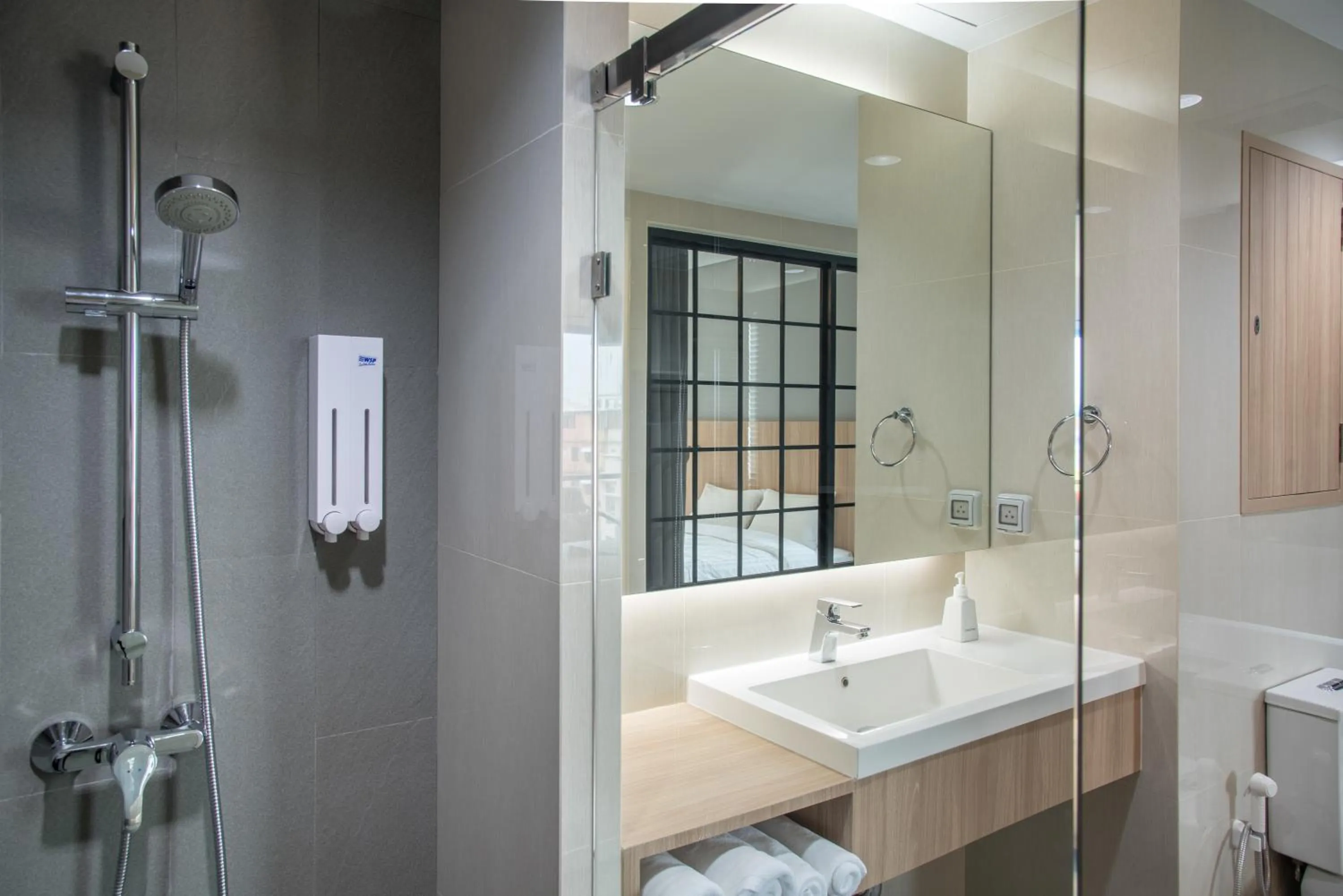 Bathroom in Mii Hotel Srinakarin