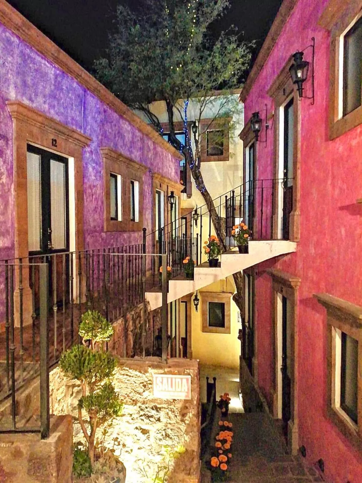 Area and facilities in El mesón del Quijote