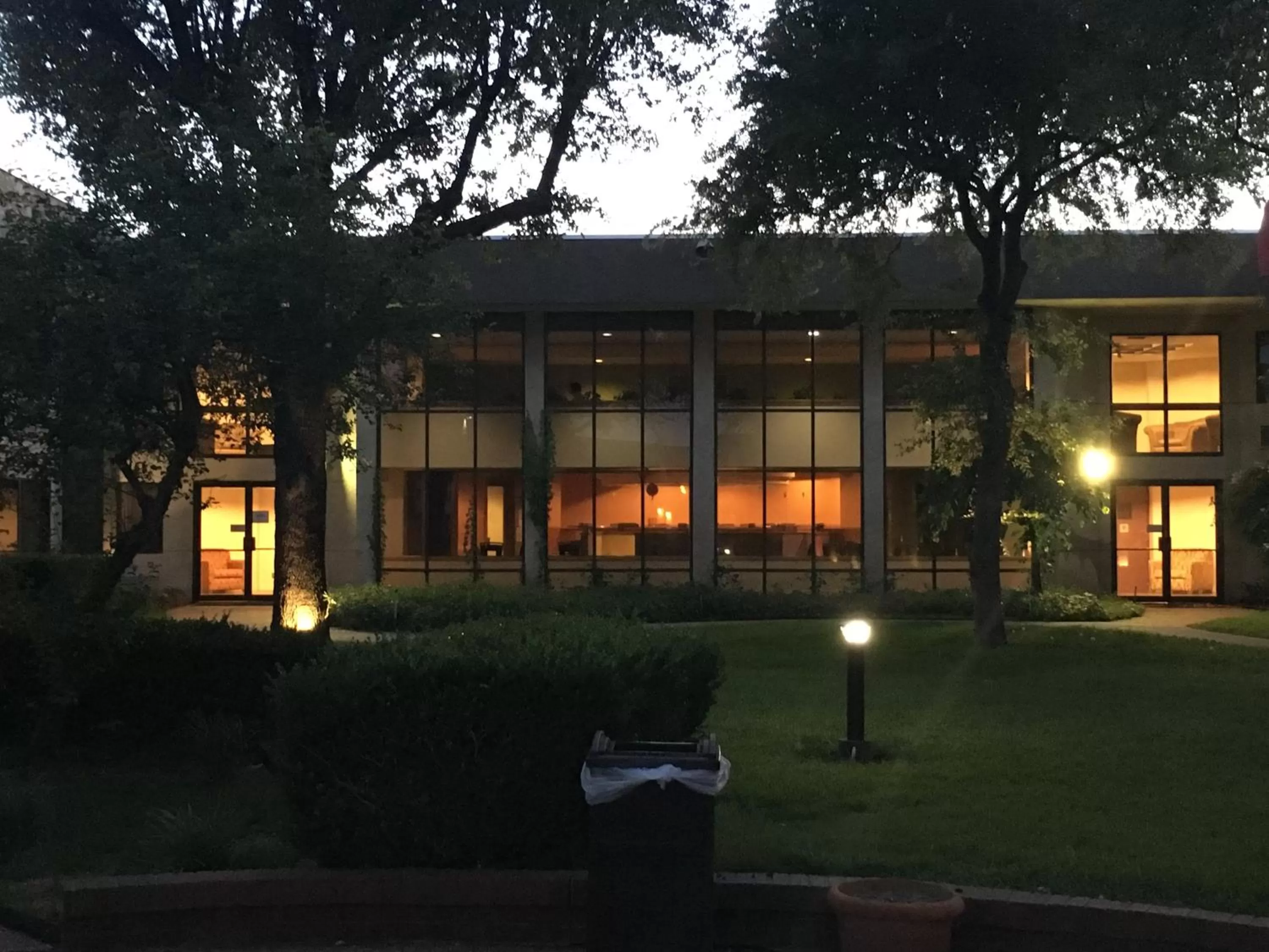 Garden in Days Inn by Wyndham Sherman