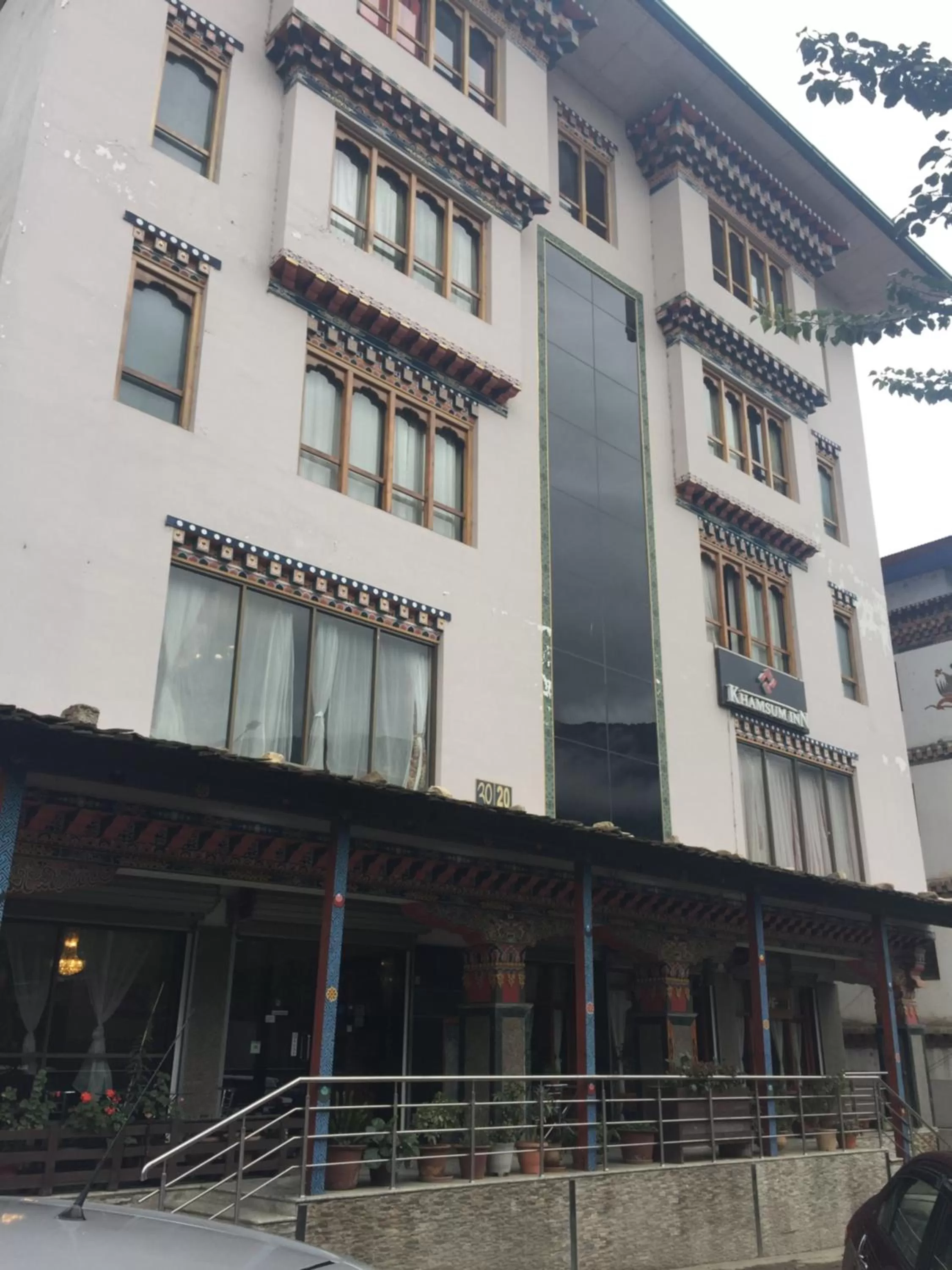 Facade/entrance in Khamsum Inn