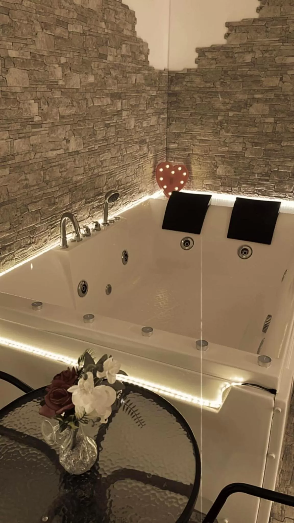 Hot Tub, Bathroom in Dolce Notte