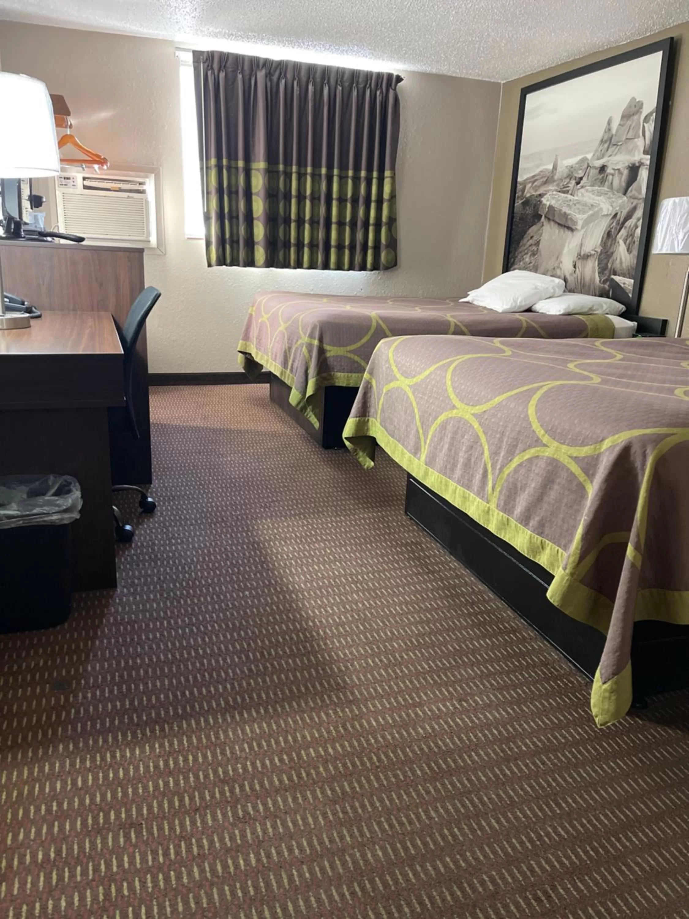 Photo of the whole room, Bed in Super 8 by Wyndham Bismarck